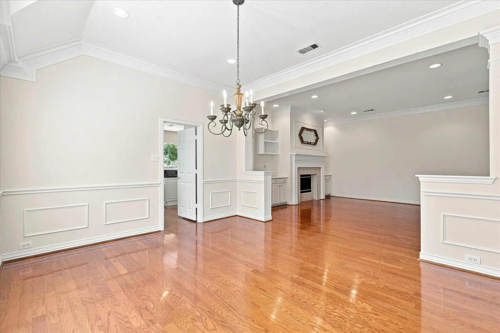 Single Family Residence For Sale in Dallas County , 951 Mallard Drive, Coppell, Texas 75019, 4 Bedroom, 3 Bathroom, 3 Garage spaces, 3,128 Sqft, built in 1997, mls#21327691, Real Estate Agent in Coppell, Homes For Sale in Dallas county, Homes For Sale in Coppell, Realtor in Coppell Texas, Real Estate Brokerage Independent Realty Texas, Luminita Cordes Realtor