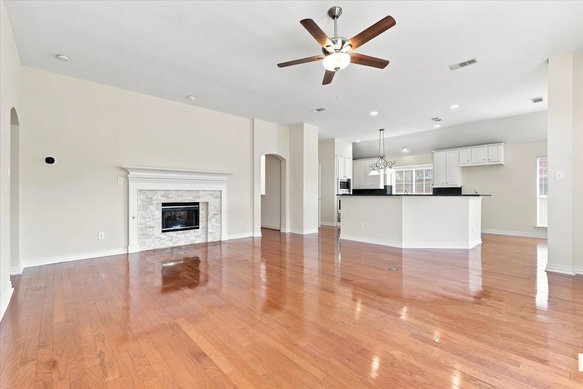 Single Family Residence For Sale in Dallas County , 951 Mallard Drive, Coppell, Texas 75019, 4 Bedroom, 3 Bathroom, 3 Garage spaces, 3,128 Sqft, built in 1997, mls#21327691, Real Estate Agent in Coppell, Homes For Sale in Dallas county, Homes For Sale in Coppell, Realtor in Coppell Texas, Real Estate Brokerage Independent Realty Texas, Luminita Cordes Realtor