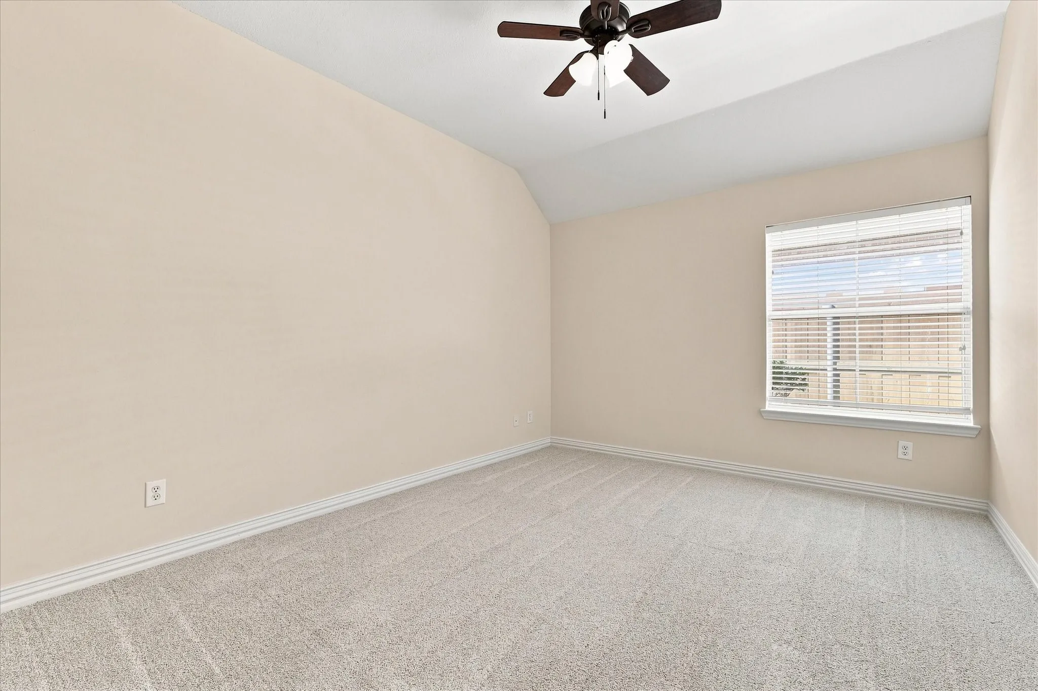 Single Family Residence For Sale in Dallas County , 951 Mallard Drive, Coppell, Texas 75019, 4 Bedroom, 3 Bathroom, 3 Garage spaces, 3,128 Sqft, built in 1997, mls#21327691, Real Estate Agent in Coppell, Homes For Sale in Dallas county, Homes For Sale in Coppell, Realtor in Coppell Texas, Real Estate Brokerage Independent Realty Texas, Luminita Cordes Realtor