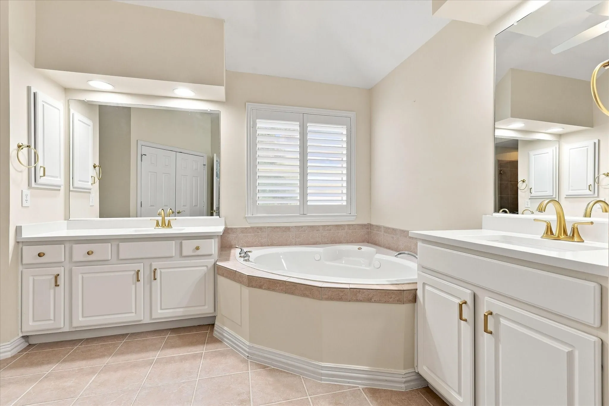 Single Family Residence For Sale in Dallas County , 951 Mallard Drive, Coppell, Texas 75019, 4 Bedroom, 3 Bathroom, 3 Garage spaces, 3,128 Sqft, built in 1997, mls#21327691, Real Estate Agent in Coppell, Homes For Sale in Dallas county, Homes For Sale in Coppell, Realtor in Coppell Texas, Real Estate Brokerage Independent Realty Texas, Luminita Cordes Realtor