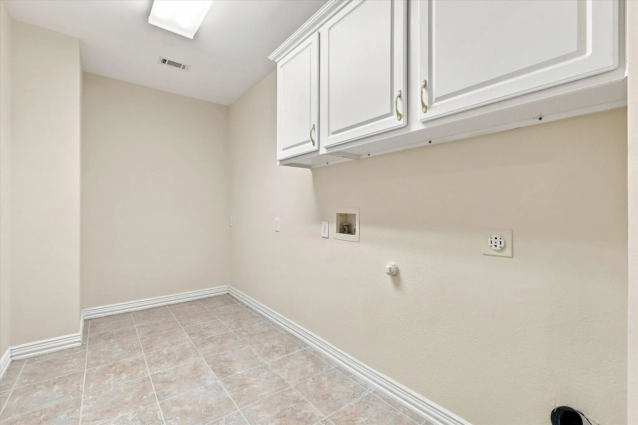 Single Family Residence For Sale in Dallas County , 951 Mallard Drive, Coppell, Texas 75019, 4 Bedroom, 3 Bathroom, 3 Garage spaces, 3,128 Sqft, built in 1997, mls#21327691, Real Estate Agent in Coppell, Homes For Sale in Dallas county, Homes For Sale in Coppell, Realtor in Coppell Texas, Real Estate Brokerage Independent Realty Texas, Luminita Cordes Realtor