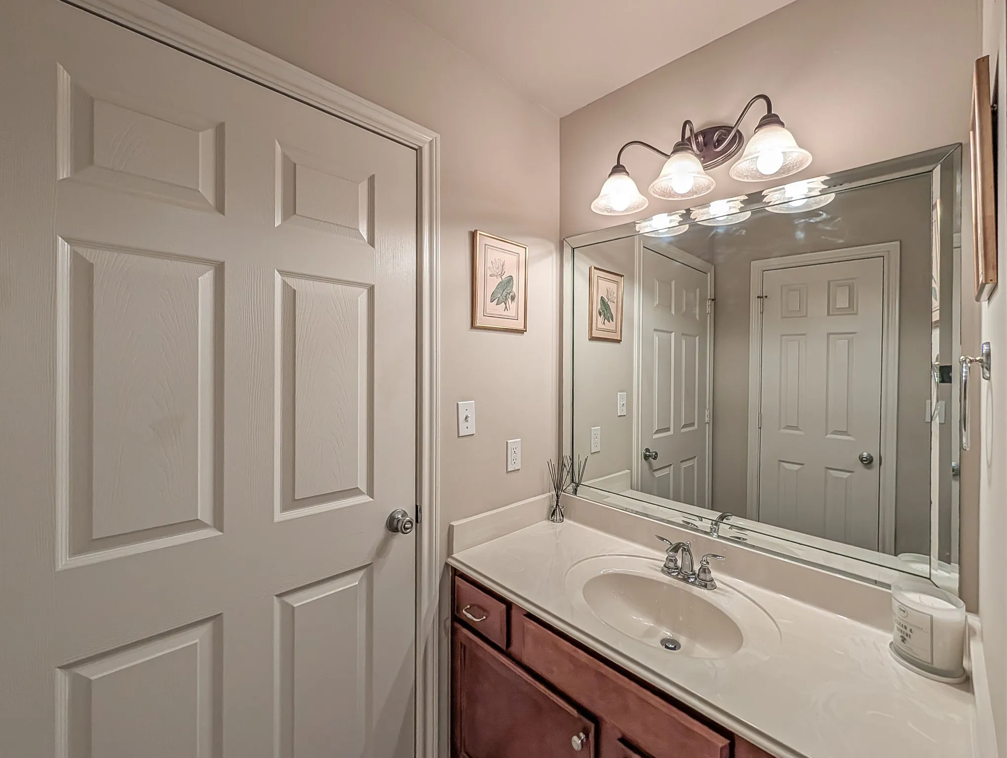 Condominium For Sale in Smith County , 421 W Cumberland Road 601, Tyler, Texas 75703, 2 Bedroom, 2 Bathroom, 2 Garage spaces, 1,379 Sqft, built in 2009, mls#21328879, Real Estate Agent in Tyler, Homes For Sale in Smith county, Homes For Sale in Tyler, Realtor in Tyler Texas, Real Estate Brokerage Independent Realty Texas, Luminita Cordes Realtor