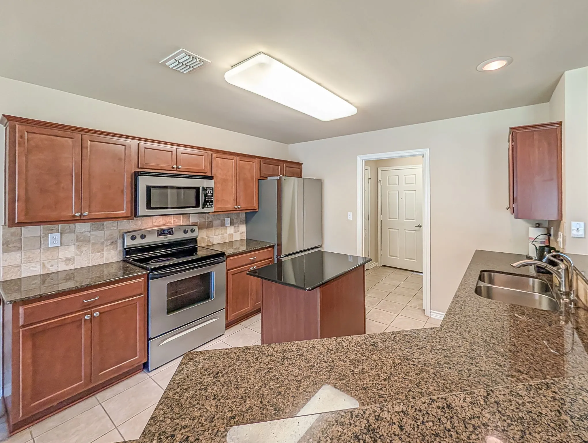 Condominium For Sale in Smith County , 421 W Cumberland Road 601, Tyler, Texas 75703, 2 Bedroom, 2 Bathroom, 2 Garage spaces, 1,379 Sqft, built in 2009, mls#21328879, Real Estate Agent in Tyler, Homes For Sale in Smith county, Homes For Sale in Tyler, Realtor in Tyler Texas, Real Estate Brokerage Independent Realty Texas, Luminita Cordes Realtor