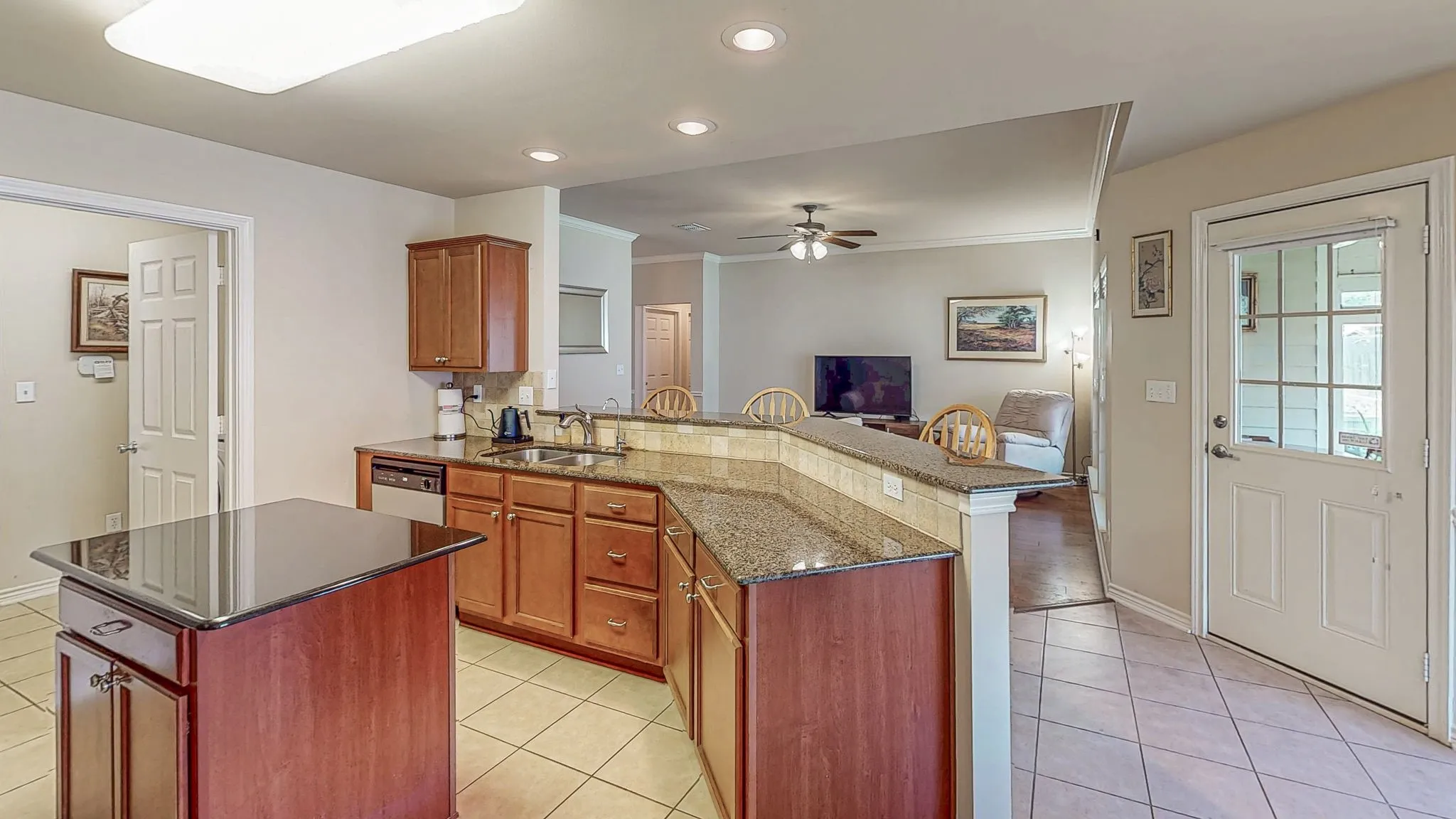 Condominium For Sale in Smith County , 421 W Cumberland Road 601, Tyler, Texas 75703, 2 Bedroom, 2 Bathroom, 2 Garage spaces, 1,379 Sqft, built in 2009, mls#21328879, Real Estate Agent in Tyler, Homes For Sale in Smith county, Homes For Sale in Tyler, Realtor in Tyler Texas, Real Estate Brokerage Independent Realty Texas, Luminita Cordes Realtor