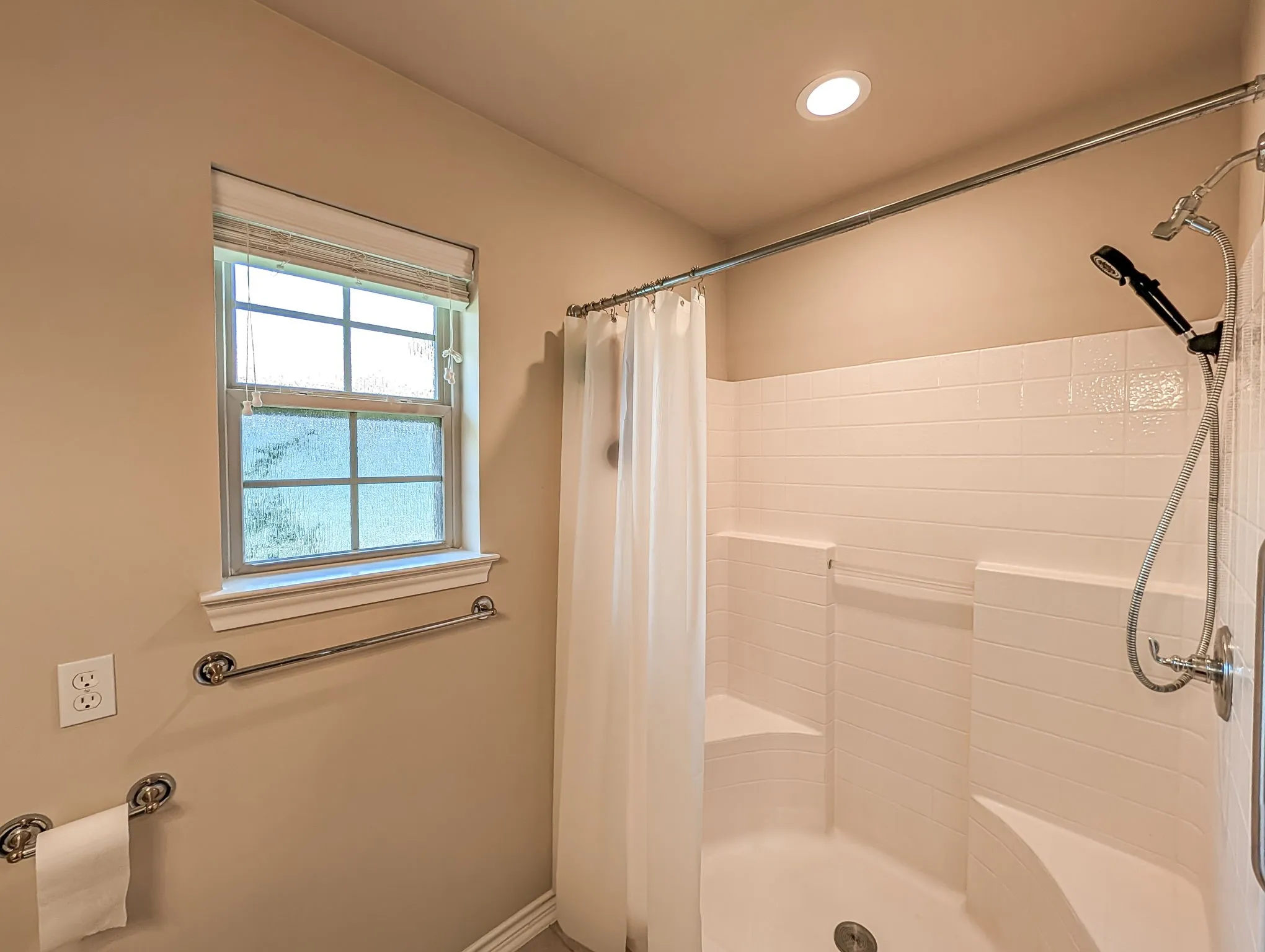 Condominium For Sale in Smith County , 421 W Cumberland Road 601, Tyler, Texas 75703, 2 Bedroom, 2 Bathroom, 2 Garage spaces, 1,379 Sqft, built in 2009, mls#21328879, Real Estate Agent in Tyler, Homes For Sale in Smith county, Homes For Sale in Tyler, Realtor in Tyler Texas, Real Estate Brokerage Independent Realty Texas, Luminita Cordes Realtor