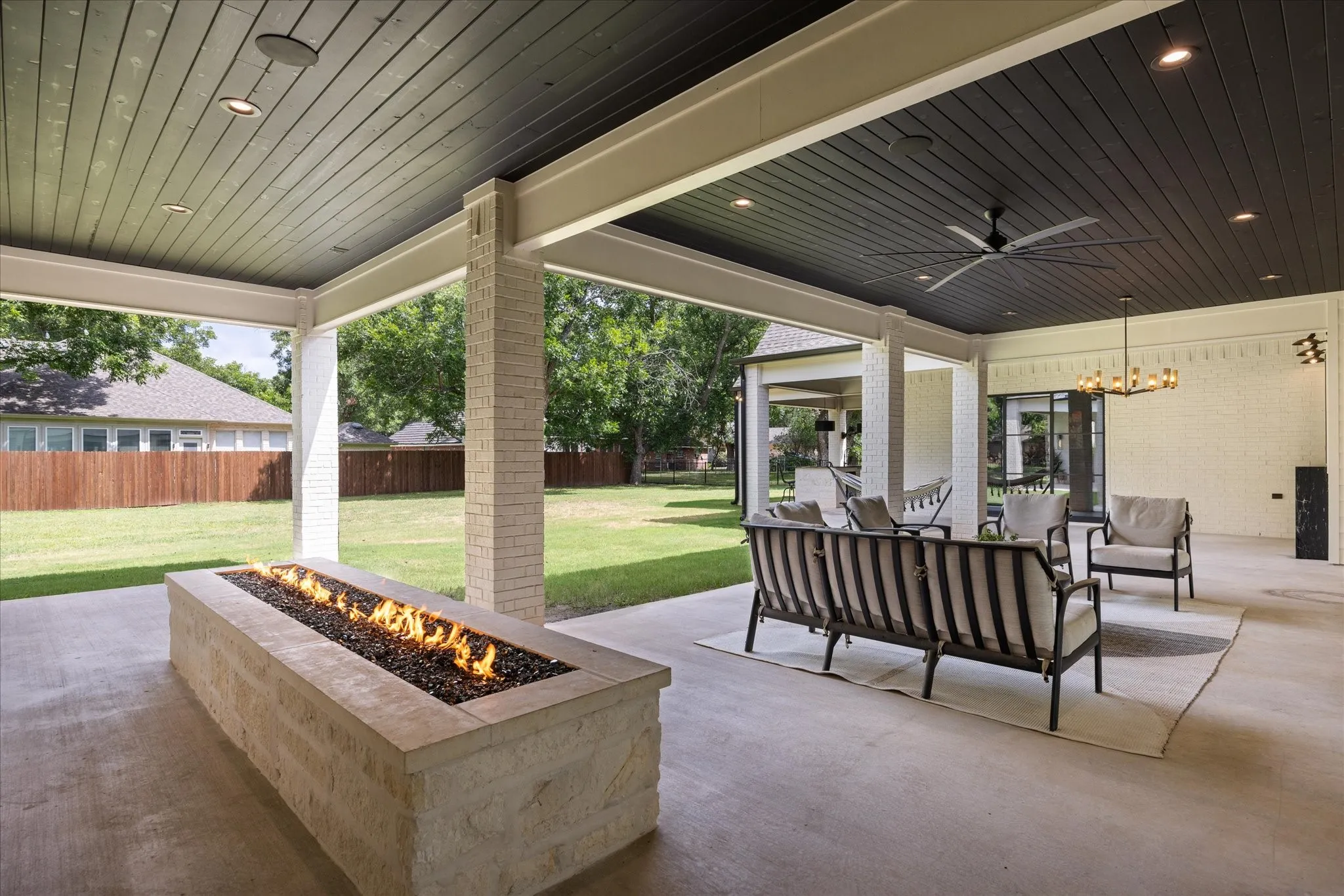 Gas firepit