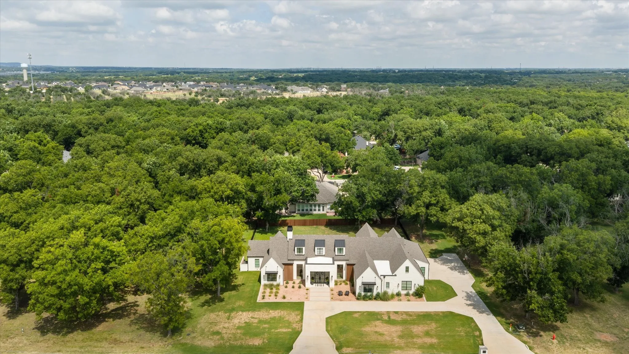 Single Family Residence For Sale in Hood County , 8013 W Landings Road, Granbury, Texas 76049, 5 Bedroom, 4 Bathroom, 3 Garage spaces, 3,820 Sqft, built in 2023, mls#21328891, Real Estate Agent in Granbury, Homes For Sale in Hood county, Homes For Sale in Granbury, Realtor in Granbury Texas, Real Estate Brokerage Independent Realty Texas, Luminita Cordes Realtor