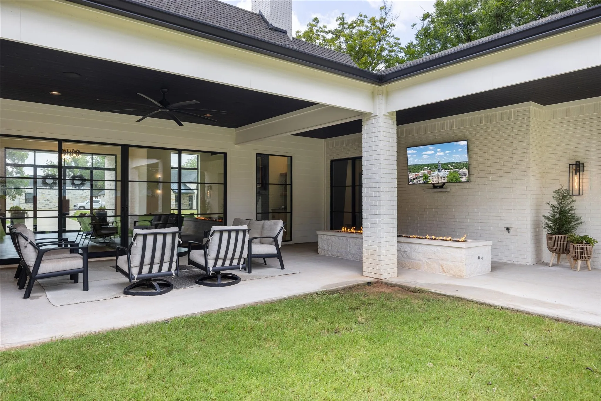 Single Family Residence For Sale in Hood County , 8013 W Landings Road, Granbury, Texas 76049, 5 Bedroom, 4 Bathroom, 3 Garage spaces, 3,820 Sqft, built in 2023, mls#21328891, Real Estate Agent in Granbury, Homes For Sale in Hood county, Homes For Sale in Granbury, Realtor in Granbury Texas, Real Estate Brokerage Independent Realty Texas, Luminita Cordes Realtor