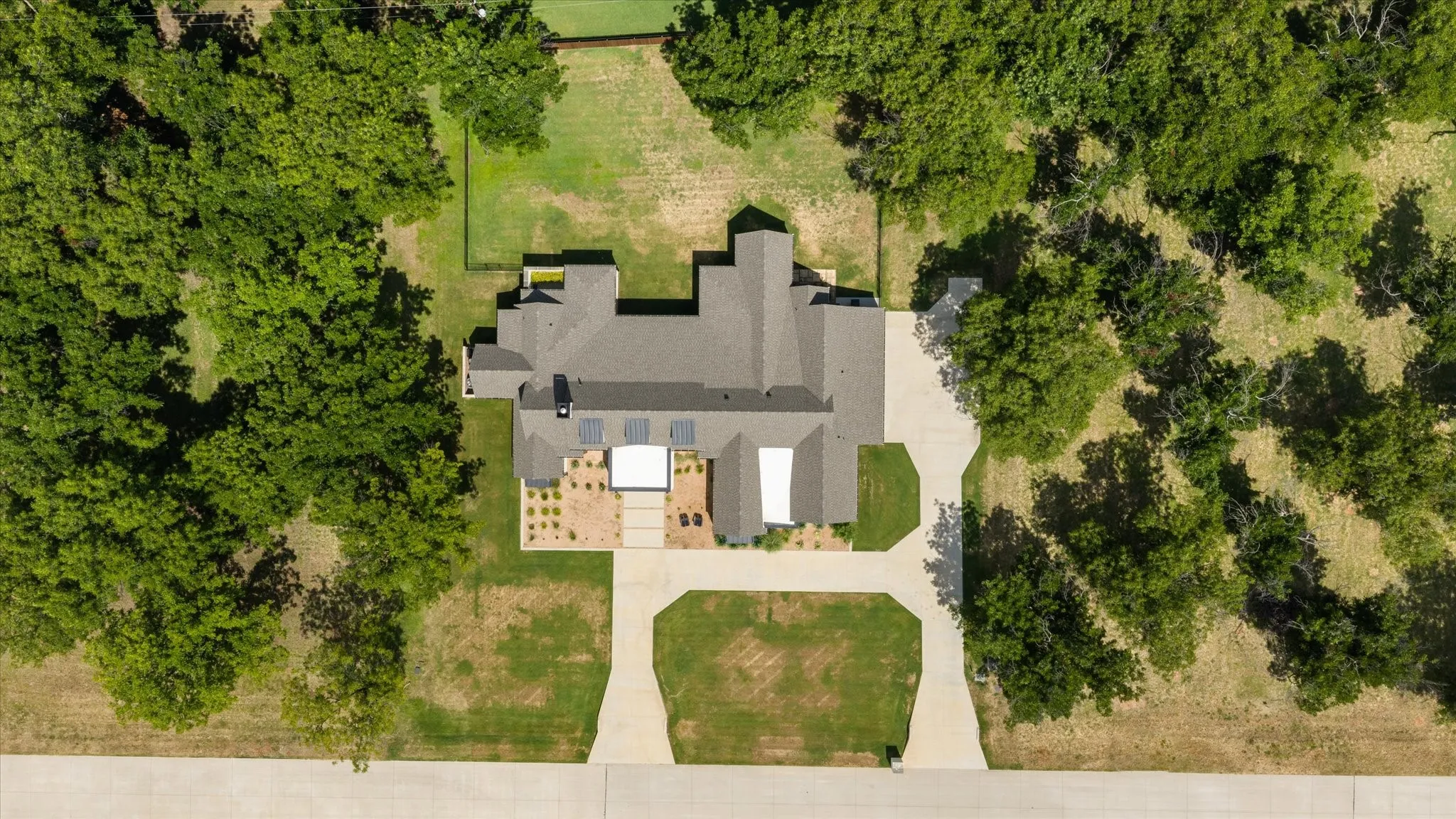 Single Family Residence For Sale in Hood County , 8013 W Landings Road, Granbury, Texas 76049, 5 Bedroom, 4 Bathroom, 3 Garage spaces, 3,820 Sqft, built in 2023, mls#21328891, Real Estate Agent in Granbury, Homes For Sale in Hood county, Homes For Sale in Granbury, Realtor in Granbury Texas, Real Estate Brokerage Independent Realty Texas, Luminita Cordes Realtor