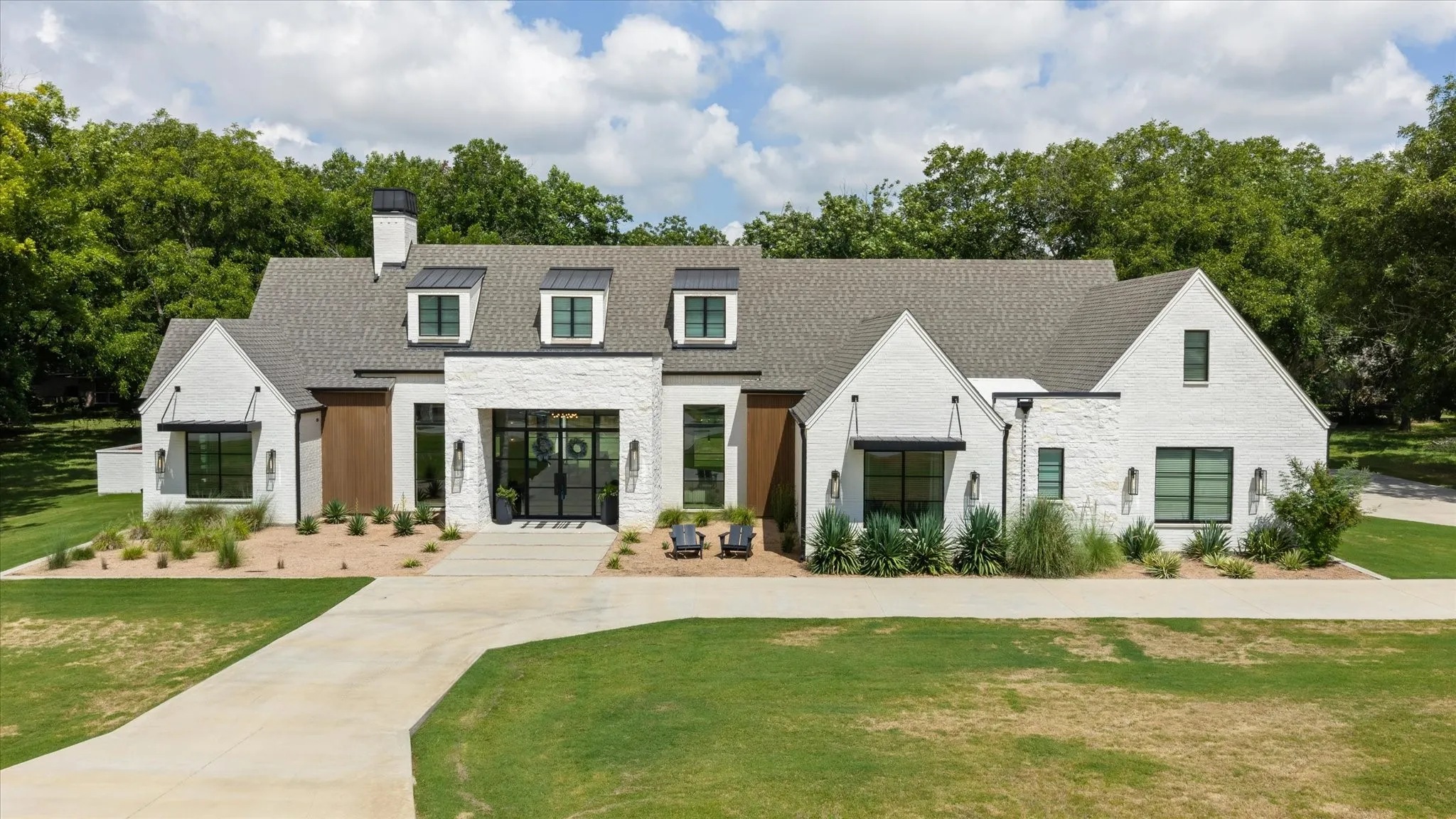 Single Family Residence For Sale in Hood County , 8013 W Landings Road, Granbury, Texas 76049, 5 Bedroom, 4 Bathroom, 3 Garage spaces, 3,820 Sqft, built in 2023, mls#21328891, Real Estate Agent in Granbury, Homes For Sale in Hood county, Homes For Sale in Granbury, Realtor in Granbury Texas, Real Estate Brokerage Independent Realty Texas, Luminita Cordes Realtor