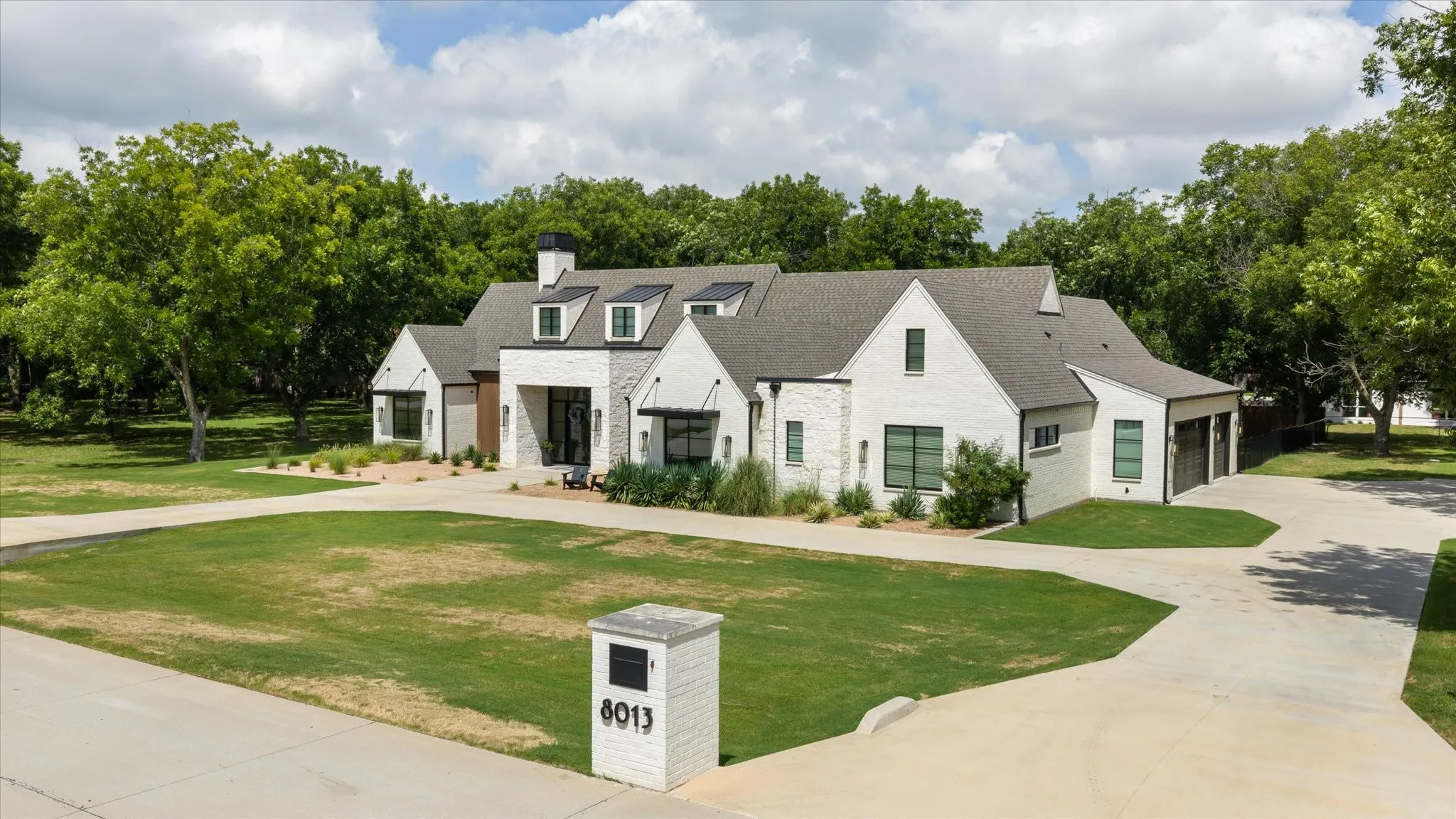 Single Family Residence For Sale in Hood County , 8013 W Landings Road, Granbury, Texas 76049, 5 Bedroom, 4 Bathroom, 3 Garage spaces, 3,820 Sqft, built in 2023, mls#21328891, Real Estate Agent in Granbury, Homes For Sale in Hood county, Homes For Sale in Granbury, Realtor in Granbury Texas, Real Estate Brokerage Independent Realty Texas, Luminita Cordes Realtor