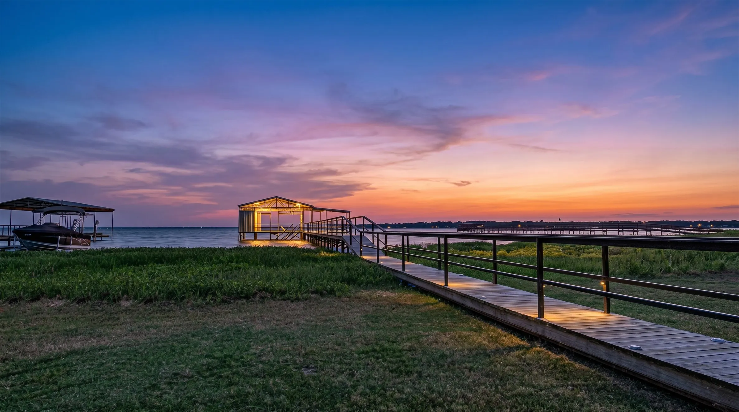 Single Family Residence For Sale in Rains County , 132 Seminole Trail, East Tawakoni, Texas 75472, 4 Bedroom, 3 Bathroom, 2 Garage spaces, 2,212 Sqft, built in 2004, mls#21328479, Real Estate Agent in East Tawakoni, Homes For Sale in Rains county, Homes For Sale in East Tawakoni, Realtor in East Tawakoni Texas, Real Estate Brokerage Independent Realty Texas, Luminita Cordes Realtor