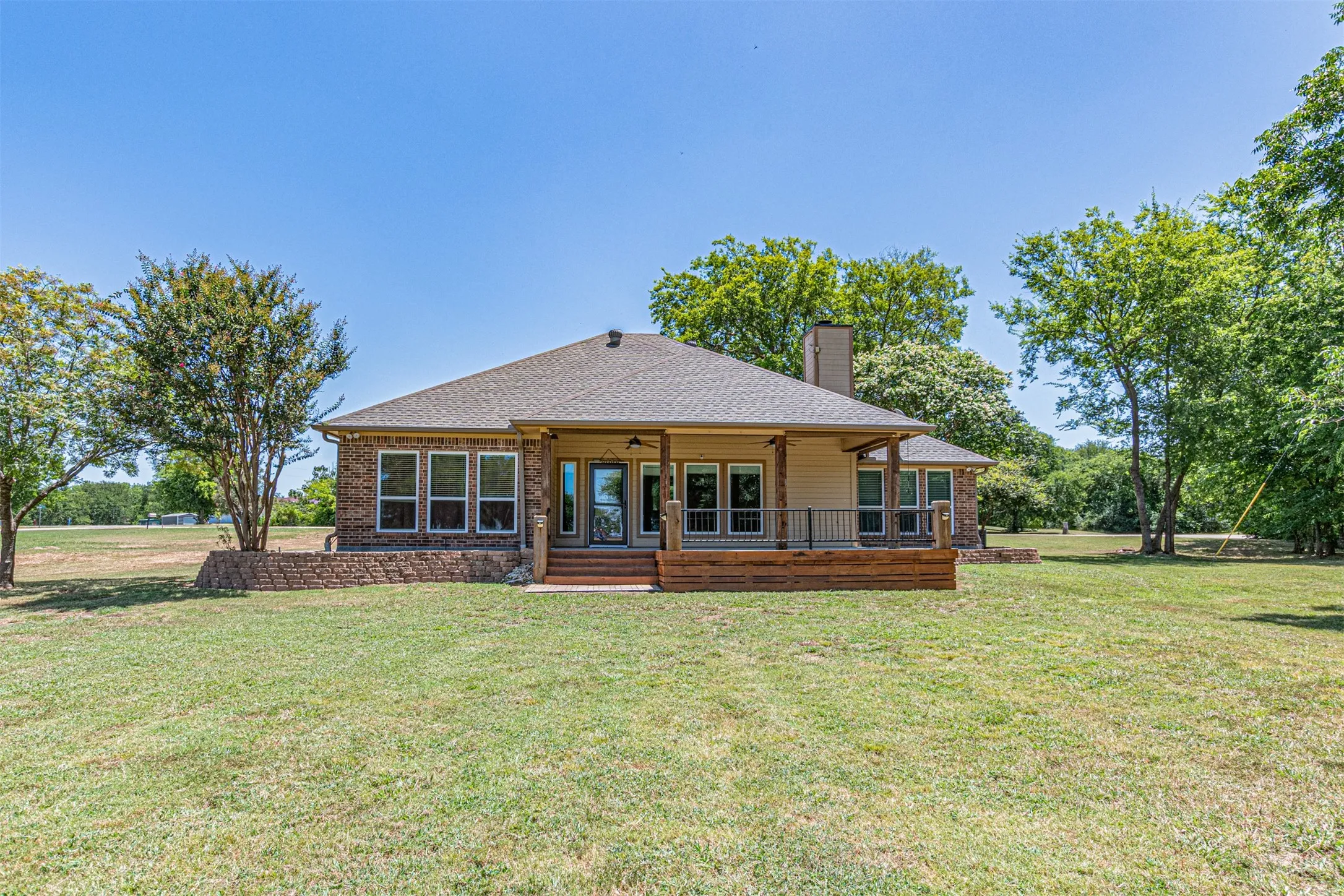Single Family Residence For Sale in Rains County , 132 Seminole Trail, East Tawakoni, Texas 75472, 4 Bedroom, 3 Bathroom, 2 Garage spaces, 2,212 Sqft, built in 2004, mls#21328479, Real Estate Agent in East Tawakoni, Homes For Sale in Rains county, Homes For Sale in East Tawakoni, Realtor in East Tawakoni Texas, Real Estate Brokerage Independent Realty Texas, Luminita Cordes Realtor