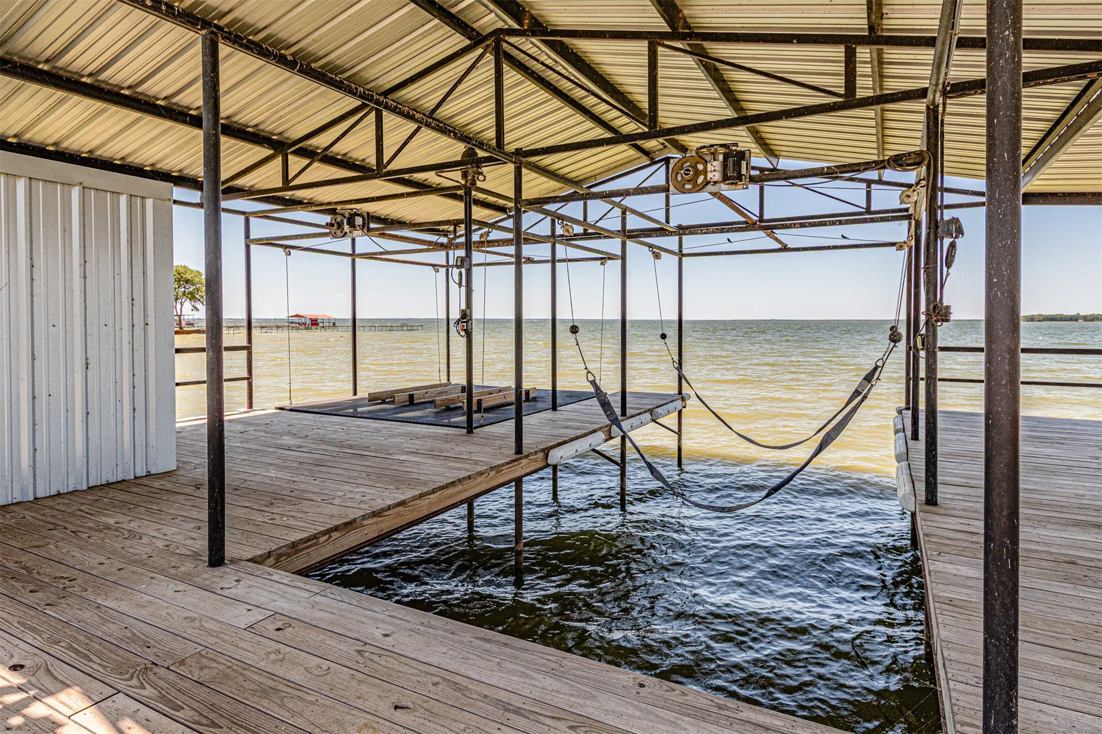 Single Family Residence For Sale in Rains County , 132 Seminole Trail, East Tawakoni, Texas 75472, 4 Bedroom, 3 Bathroom, 2 Garage spaces, 2,212 Sqft, built in 2004, mls#21328479, Real Estate Agent in East Tawakoni, Homes For Sale in Rains county, Homes For Sale in East Tawakoni, Realtor in East Tawakoni Texas, Real Estate Brokerage Independent Realty Texas, Luminita Cordes Realtor