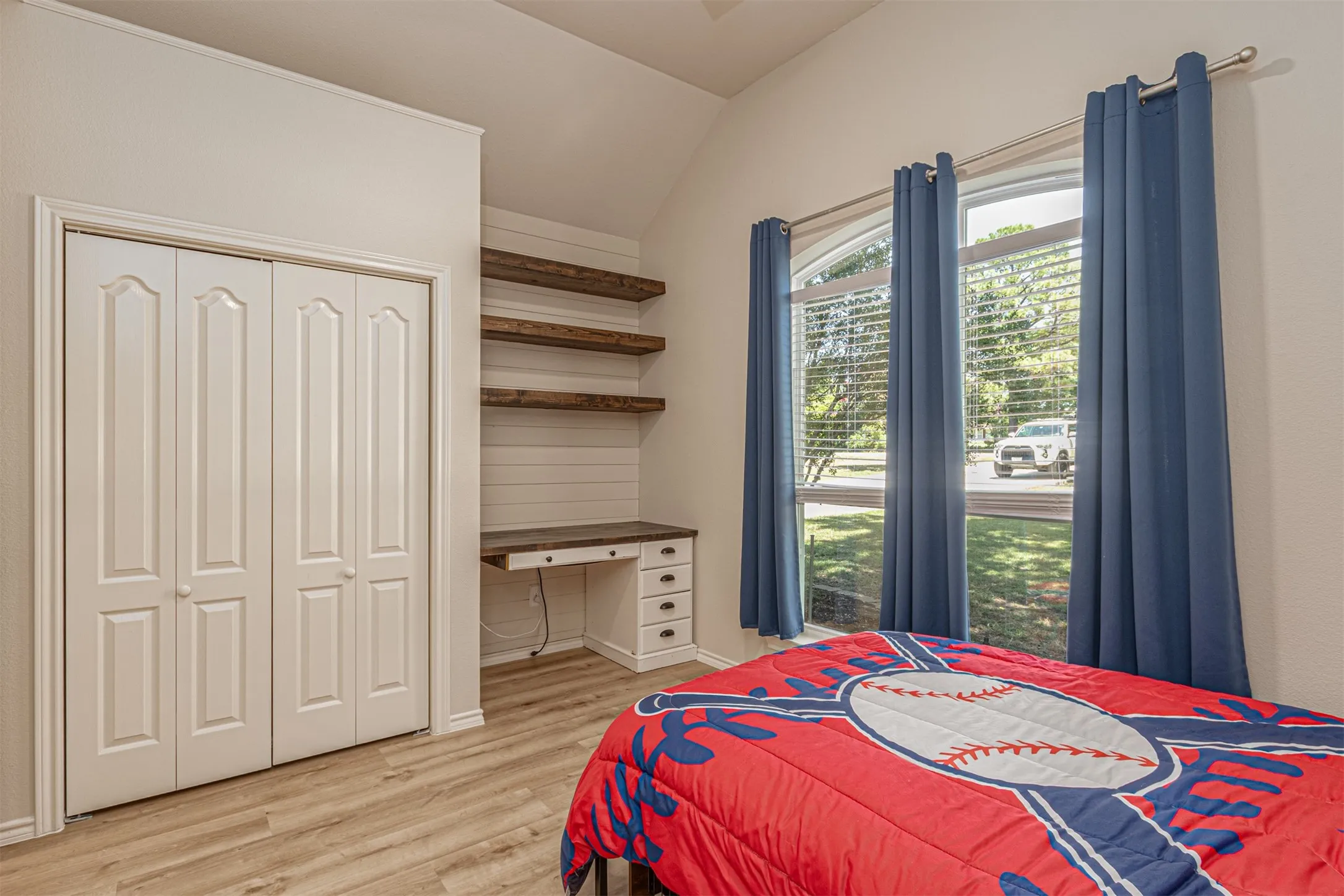 Single Family Residence For Sale in Rains County , 132 Seminole Trail, East Tawakoni, Texas 75472, 4 Bedroom, 3 Bathroom, 2 Garage spaces, 2,212 Sqft, built in 2004, mls#21328479, Real Estate Agent in East Tawakoni, Homes For Sale in Rains county, Homes For Sale in East Tawakoni, Realtor in East Tawakoni Texas, Real Estate Brokerage Independent Realty Texas, Luminita Cordes Realtor