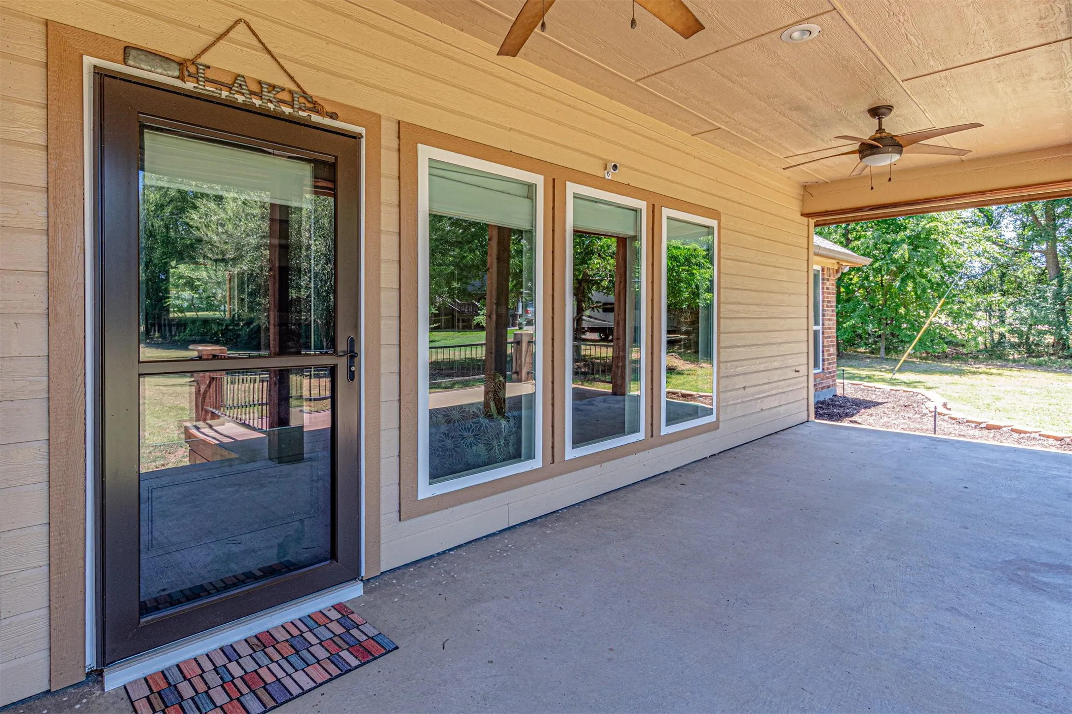 Single Family Residence For Sale in Rains County , 132 Seminole Trail, East Tawakoni, Texas 75472, 4 Bedroom, 3 Bathroom, 2 Garage spaces, 2,212 Sqft, built in 2004, mls#21328479, Real Estate Agent in East Tawakoni, Homes For Sale in Rains county, Homes For Sale in East Tawakoni, Realtor in East Tawakoni Texas, Real Estate Brokerage Independent Realty Texas, Luminita Cordes Realtor