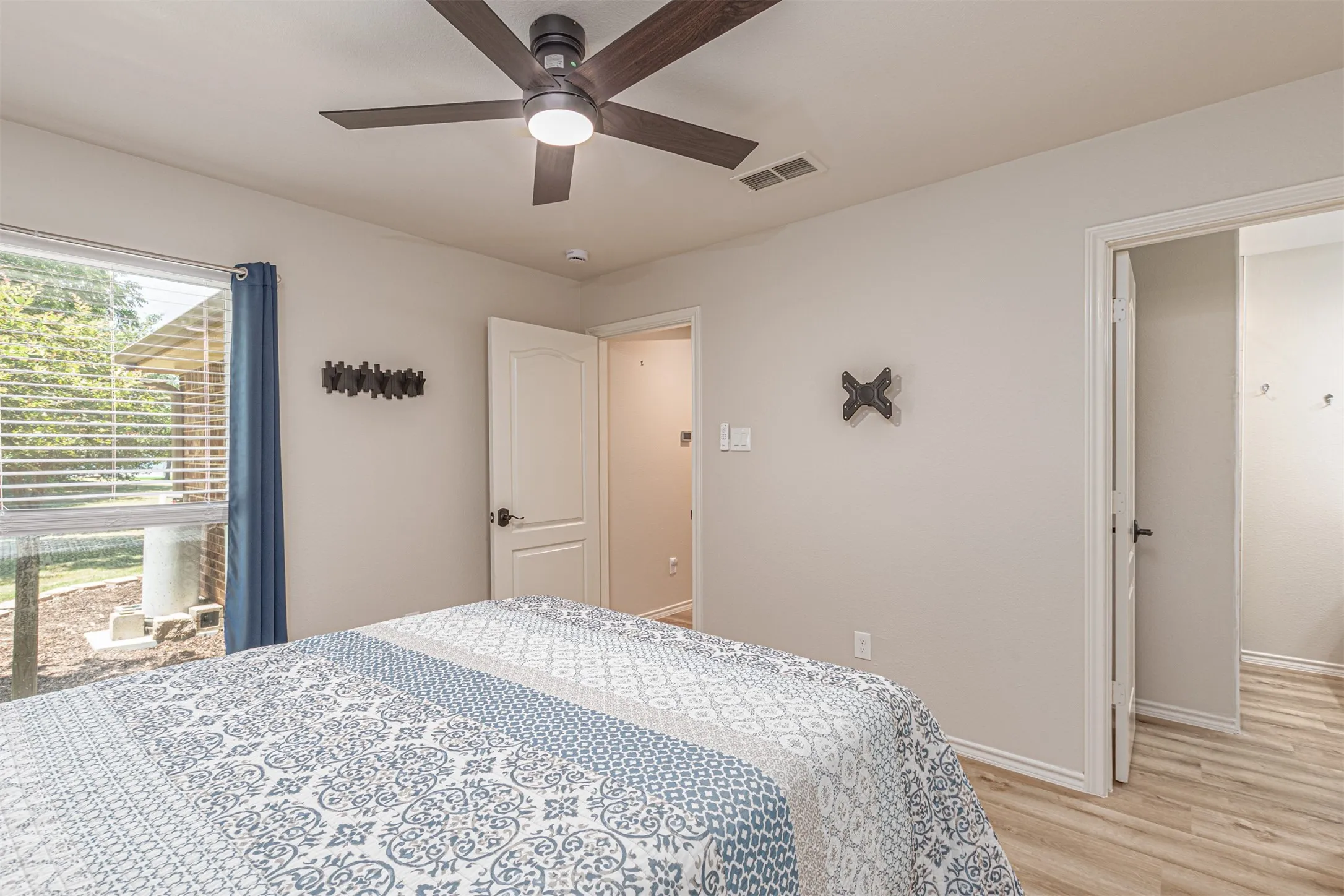 Single Family Residence For Sale in Rains County , 132 Seminole Trail, East Tawakoni, Texas 75472, 4 Bedroom, 3 Bathroom, 2 Garage spaces, 2,212 Sqft, built in 2004, mls#21328479, Real Estate Agent in East Tawakoni, Homes For Sale in Rains county, Homes For Sale in East Tawakoni, Realtor in East Tawakoni Texas, Real Estate Brokerage Independent Realty Texas, Luminita Cordes Realtor