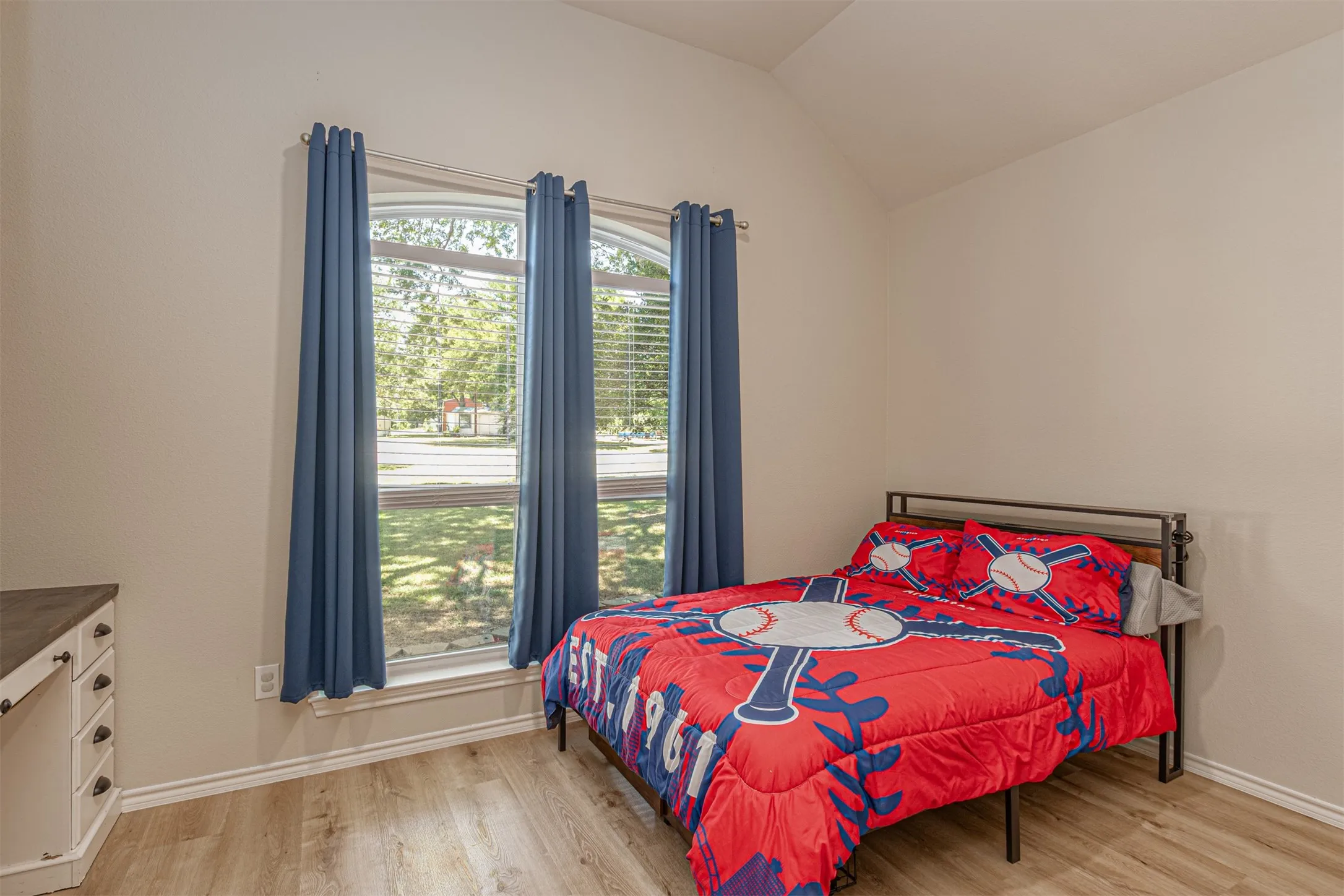 Single Family Residence For Sale in Rains County , 132 Seminole Trail, East Tawakoni, Texas 75472, 4 Bedroom, 3 Bathroom, 2 Garage spaces, 2,212 Sqft, built in 2004, mls#21328479, Real Estate Agent in East Tawakoni, Homes For Sale in Rains county, Homes For Sale in East Tawakoni, Realtor in East Tawakoni Texas, Real Estate Brokerage Independent Realty Texas, Luminita Cordes Realtor