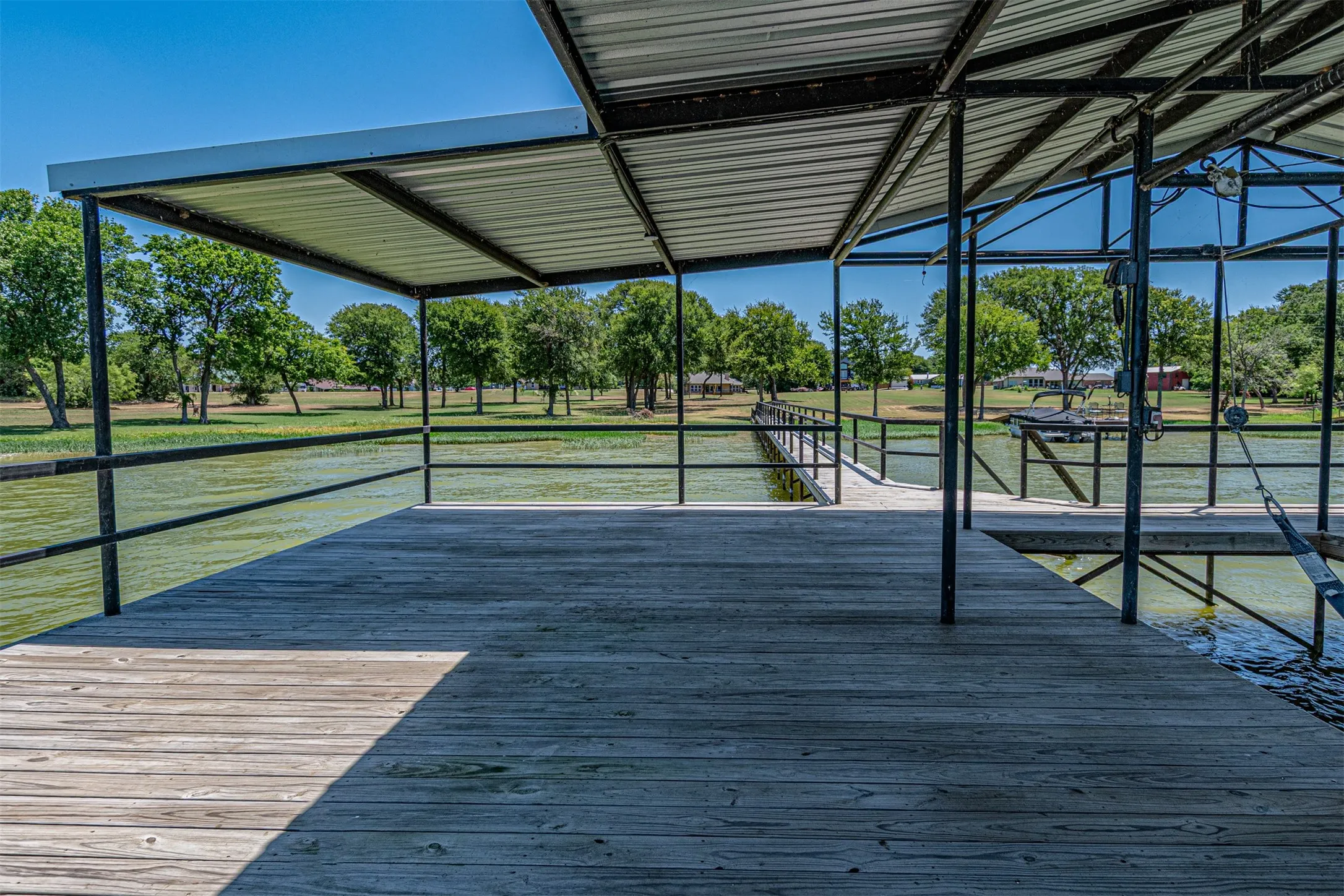 Single Family Residence For Sale in Rains County , 132 Seminole Trail, East Tawakoni, Texas 75472, 4 Bedroom, 3 Bathroom, 2 Garage spaces, 2,212 Sqft, built in 2004, mls#21328479, Real Estate Agent in East Tawakoni, Homes For Sale in Rains county, Homes For Sale in East Tawakoni, Realtor in East Tawakoni Texas, Real Estate Brokerage Independent Realty Texas, Luminita Cordes Realtor