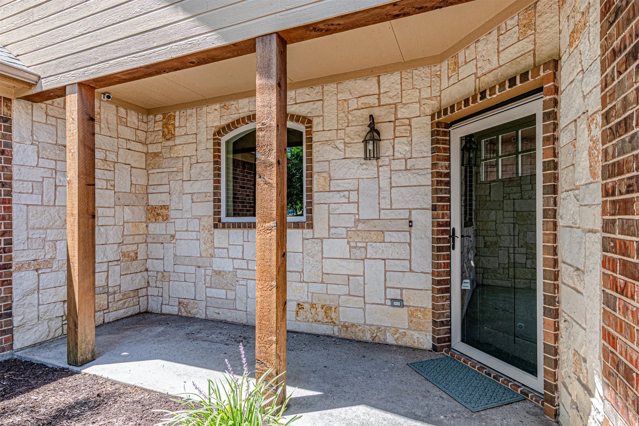 Single Family Residence For Sale in Rains County , 132 Seminole Trail, East Tawakoni, Texas 75472, 4 Bedroom, 3 Bathroom, 2 Garage spaces, 2,212 Sqft, built in 2004, mls#21328479, Real Estate Agent in East Tawakoni, Homes For Sale in Rains county, Homes For Sale in East Tawakoni, Realtor in East Tawakoni Texas, Real Estate Brokerage Independent Realty Texas, Luminita Cordes Realtor