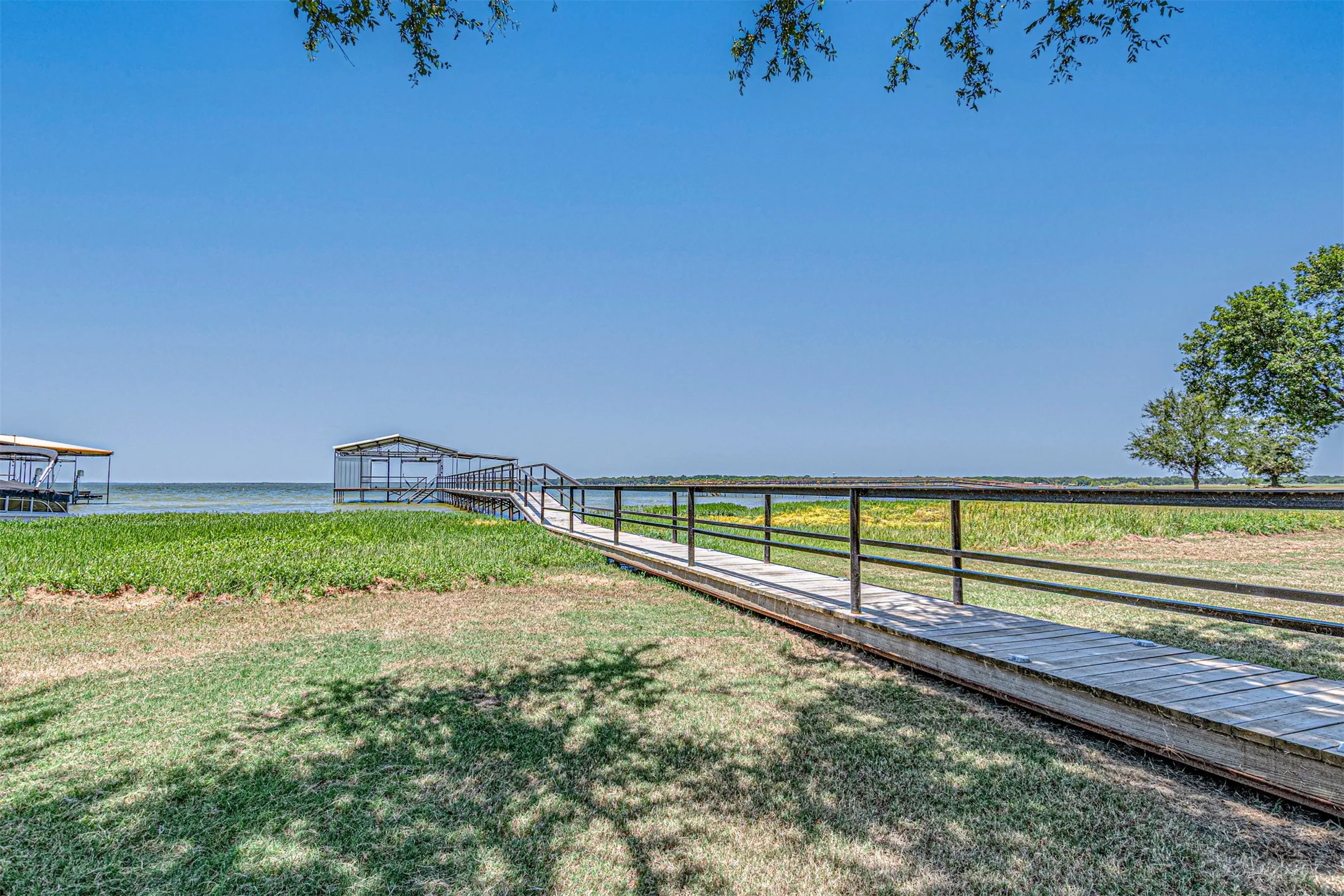 Single Family Residence For Sale in Rains County , 132 Seminole Trail, East Tawakoni, Texas 75472, 4 Bedroom, 3 Bathroom, 2 Garage spaces, 2,212 Sqft, built in 2004, mls#21328479, Real Estate Agent in East Tawakoni, Homes For Sale in Rains county, Homes For Sale in East Tawakoni, Realtor in East Tawakoni Texas, Real Estate Brokerage Independent Realty Texas, Luminita Cordes Realtor