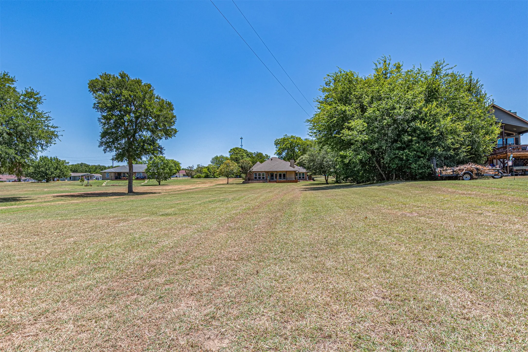 Single Family Residence For Sale in Rains County , 132 Seminole Trail, East Tawakoni, Texas 75472, 4 Bedroom, 3 Bathroom, 2 Garage spaces, 2,212 Sqft, built in 2004, mls#21328479, Real Estate Agent in East Tawakoni, Homes For Sale in Rains county, Homes For Sale in East Tawakoni, Realtor in East Tawakoni Texas, Real Estate Brokerage Independent Realty Texas, Luminita Cordes Realtor