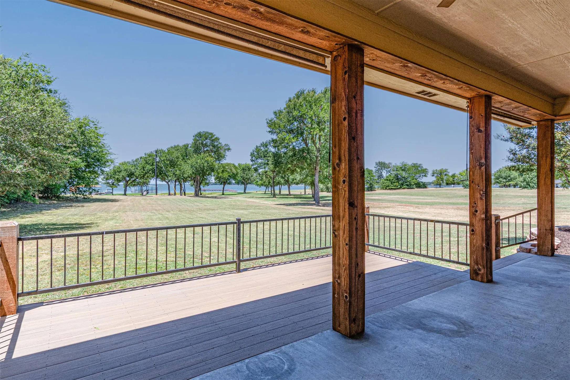 Single Family Residence For Sale in Rains County , 132 Seminole Trail, East Tawakoni, Texas 75472, 4 Bedroom, 3 Bathroom, 2 Garage spaces, 2,212 Sqft, built in 2004, mls#21328479, Real Estate Agent in East Tawakoni, Homes For Sale in Rains county, Homes For Sale in East Tawakoni, Realtor in East Tawakoni Texas, Real Estate Brokerage Independent Realty Texas, Luminita Cordes Realtor