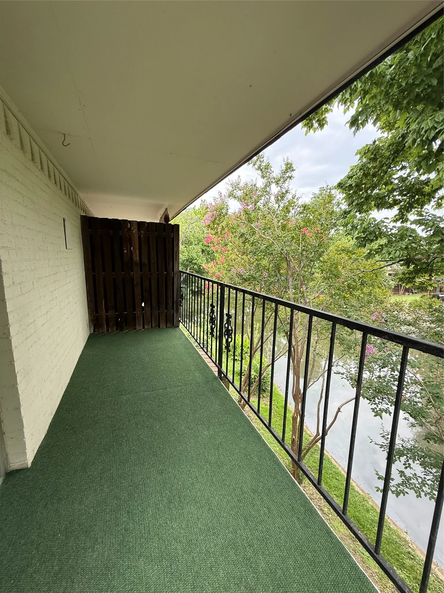 Condominium For Sale in Dallas County , 902 S Weatherred Drive 902F, Richardson, Texas 75080, 2 Bedroom, 1 Bathroom, Garage spaces, 844 Sqft, built in 1967, mls#21328657, Real Estate Agent in Richardson, Homes For Sale in Dallas county, Homes For Sale in Richardson, Realtor in Richardson Texas, Real Estate Brokerage Independent Realty Texas, Luminita Cordes Realtor