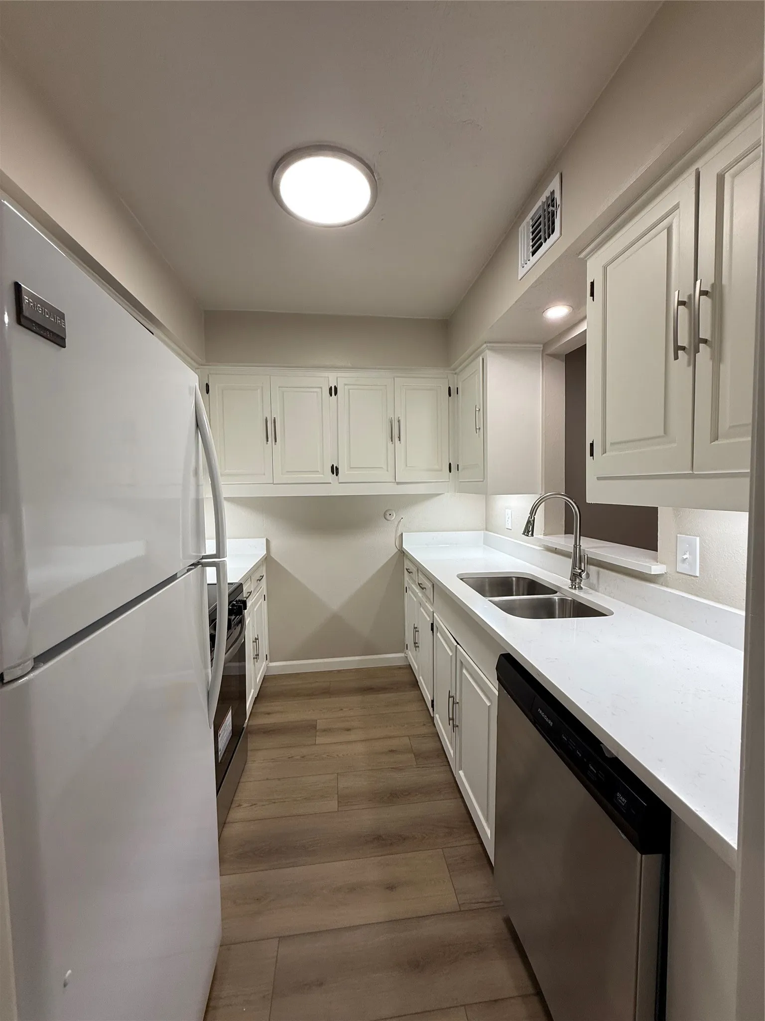 Condominium For Sale in Dallas County , 902 S Weatherred Drive 902F, Richardson, Texas 75080, 2 Bedroom, 1 Bathroom, Garage spaces, 844 Sqft, built in 1967, mls#21328657, Real Estate Agent in Richardson, Homes For Sale in Dallas county, Homes For Sale in Richardson, Realtor in Richardson Texas, Real Estate Brokerage Independent Realty Texas, Luminita Cordes Realtor