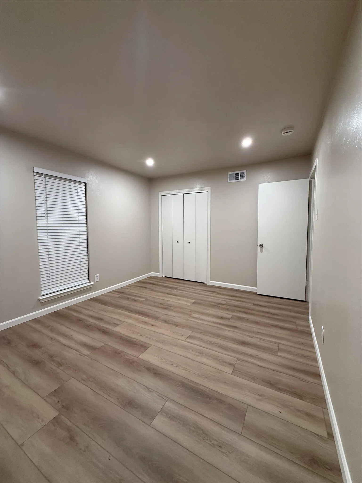 Condominium For Sale in Dallas County , 902 S Weatherred Drive 902F, Richardson, Texas 75080, 2 Bedroom, 1 Bathroom, Garage spaces, 844 Sqft, built in 1967, mls#21328657, Real Estate Agent in Richardson, Homes For Sale in Dallas county, Homes For Sale in Richardson, Realtor in Richardson Texas, Real Estate Brokerage Independent Realty Texas, Luminita Cordes Realtor