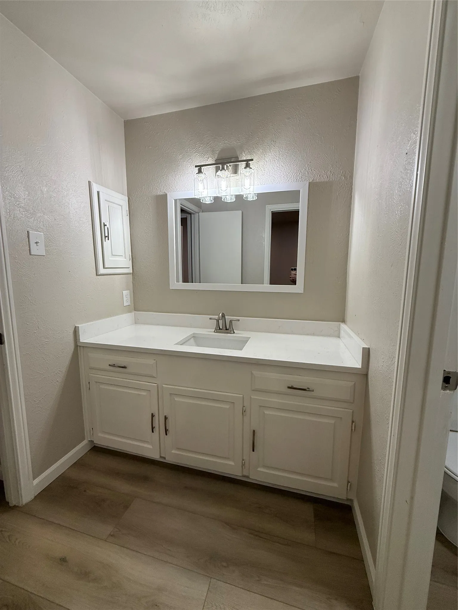 Condominium For Sale in Dallas County , 902 S Weatherred Drive 902F, Richardson, Texas 75080, 2 Bedroom, 1 Bathroom, Garage spaces, 844 Sqft, built in 1967, mls#21328657, Real Estate Agent in Richardson, Homes For Sale in Dallas county, Homes For Sale in Richardson, Realtor in Richardson Texas, Real Estate Brokerage Independent Realty Texas, Luminita Cordes Realtor
