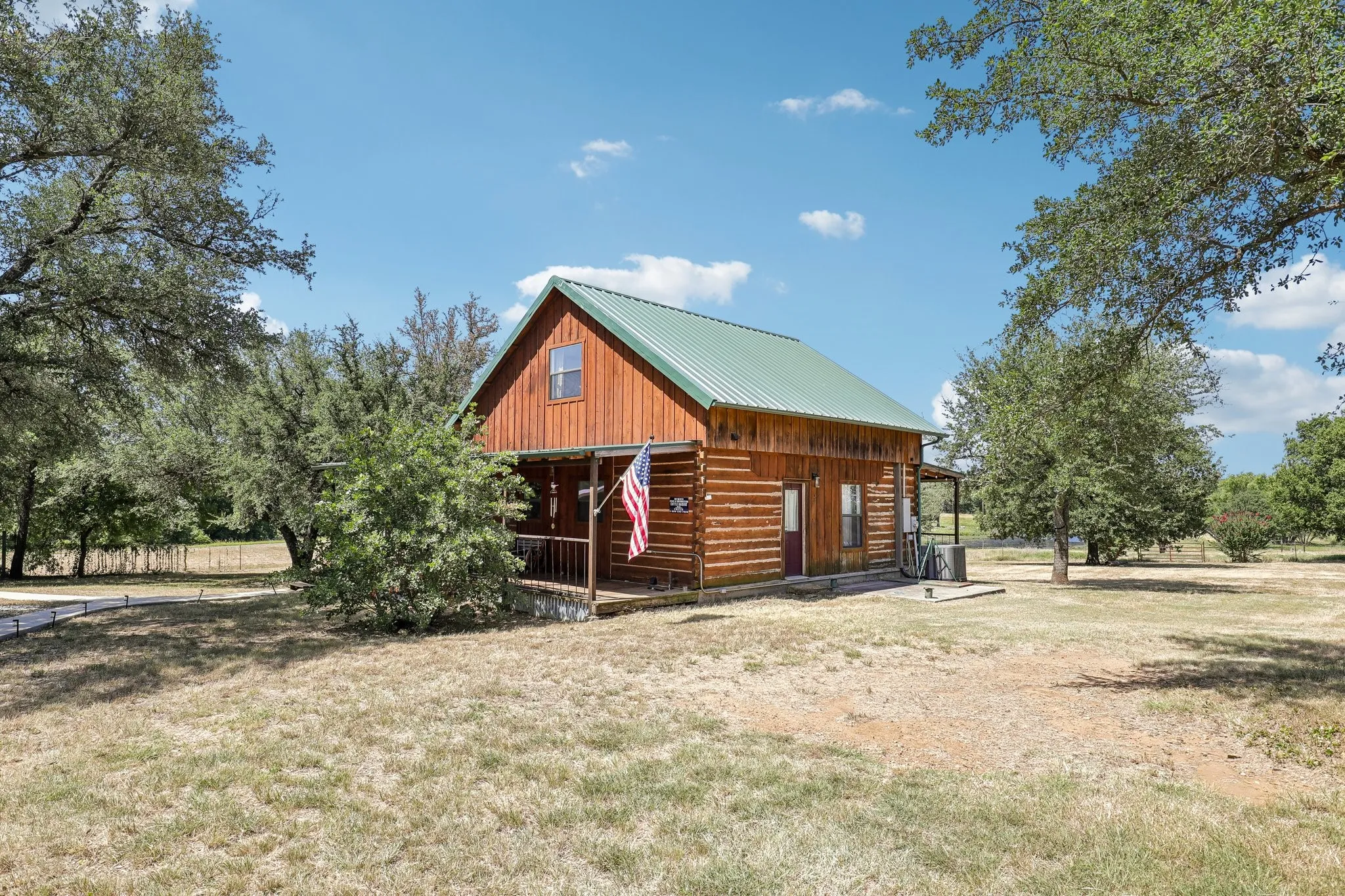 Single Family Residence For Sale in Wise County , 194 County Road 3825, Bridgeport, Texas 76426, 3 Bedrooms, 2 Bathrooms, Garage spaces, 1,629 Sqft, built in 2005, Price $550,000, mls#21328901, Real Estate Agent in Bridgeport, Homes For Sale in Wise county, Homes For Sale in Bridgeport, Realtor in Bridgeport Texas, Real Estate Brokerage Independent Realty Texas, Luminita Cordes Realtor