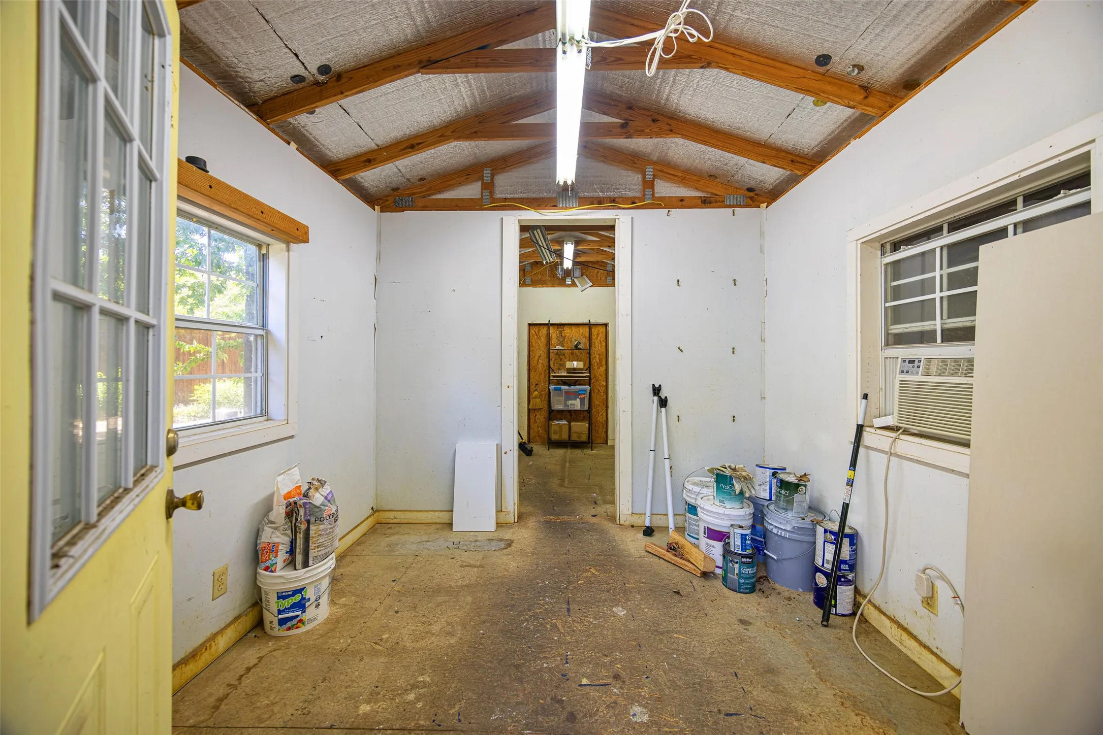 Single Family Residence For Sale in Dallas County , 832 N Winnetka Avenue, Dallas, Texas 75208, 2 Bedroom, 2 Bathroom, Garage spaces, 1,410 Sqft, built in 1923, mls#21328903, Real Estate Agent in Dallas, Homes For Sale in Dallas county, Homes For Sale in Dallas, Realtor in Dallas Texas, Real Estate Brokerage Independent Realty Texas, Luminita Cordes Realtor