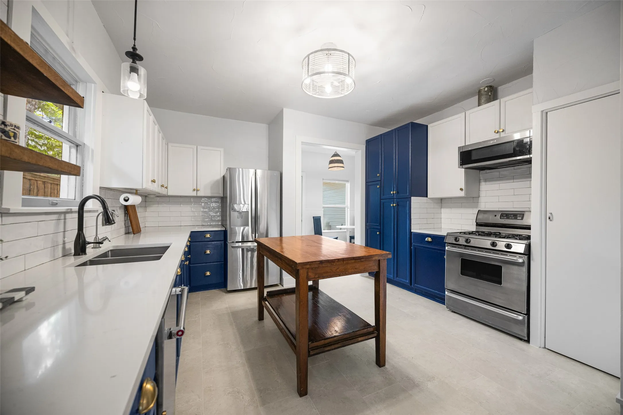 Single Family Residence For Sale in Dallas County , 832 N Winnetka Avenue, Dallas, Texas 75208, 2 Bedroom, 2 Bathroom, Garage spaces, 1,410 Sqft, built in 1923, mls#21328903, Real Estate Agent in Dallas, Homes For Sale in Dallas county, Homes For Sale in Dallas, Realtor in Dallas Texas, Real Estate Brokerage Independent Realty Texas, Luminita Cordes Realtor