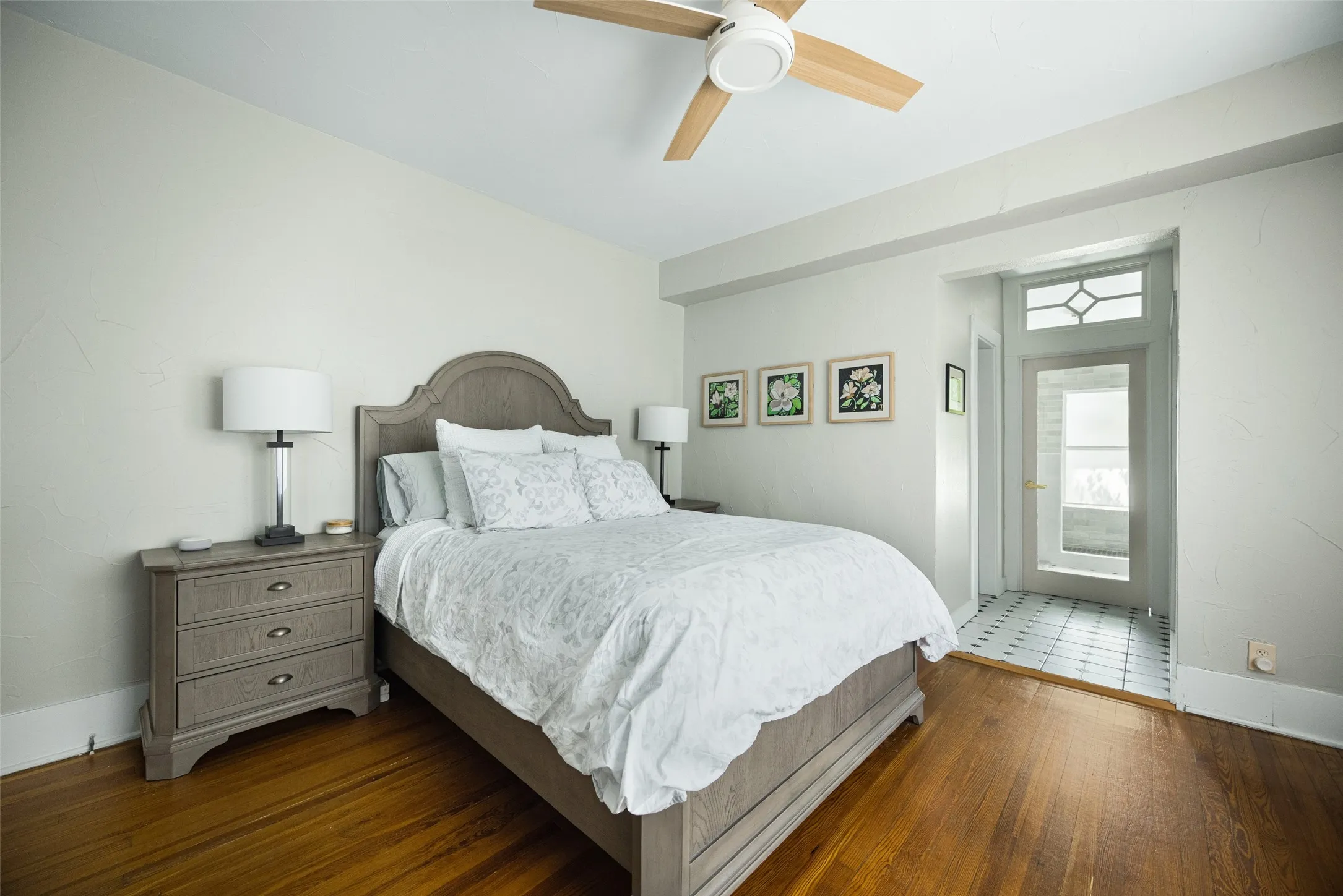 Single Family Residence For Sale in Dallas County , 832 N Winnetka Avenue, Dallas, Texas 75208, 2 Bedroom, 2 Bathroom, Garage spaces, 1,410 Sqft, built in 1923, mls#21328903, Real Estate Agent in Dallas, Homes For Sale in Dallas county, Homes For Sale in Dallas, Realtor in Dallas Texas, Real Estate Brokerage Independent Realty Texas, Luminita Cordes Realtor