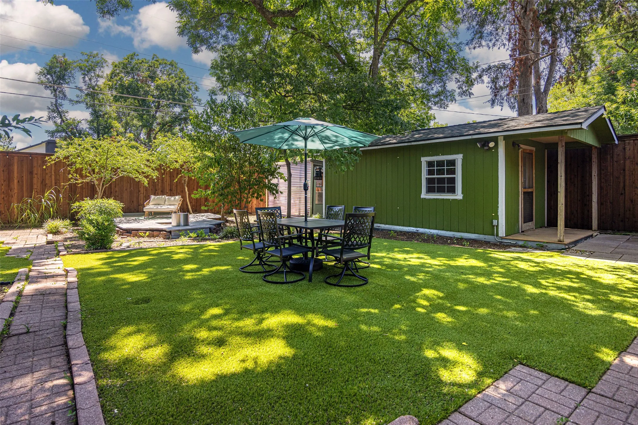 Single Family Residence For Sale in Dallas County , 832 N Winnetka Avenue, Dallas, Texas 75208, 2 Bedroom, 2 Bathroom, Garage spaces, 1,410 Sqft, built in 1923, mls#21328903, Real Estate Agent in Dallas, Homes For Sale in Dallas county, Homes For Sale in Dallas, Realtor in Dallas Texas, Real Estate Brokerage Independent Realty Texas, Luminita Cordes Realtor