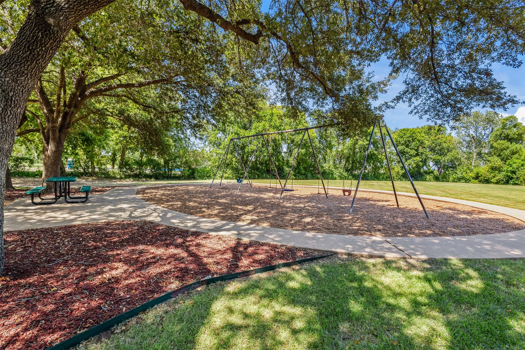 Single Family Residence For Sale in Collin County , 785 Antoine Drive, Plano, Texas 75023, 4 Bedroom, 3 Bathroom, 2 Garage spaces, 2,368 Sqft, built in 1994, mls#21328906, Real Estate Agent in Plano, Homes For Sale in Collin county, Homes For Sale in Plano, Realtor in Plano Texas, Real Estate Brokerage Independent Realty Texas, Luminita Cordes Realtor