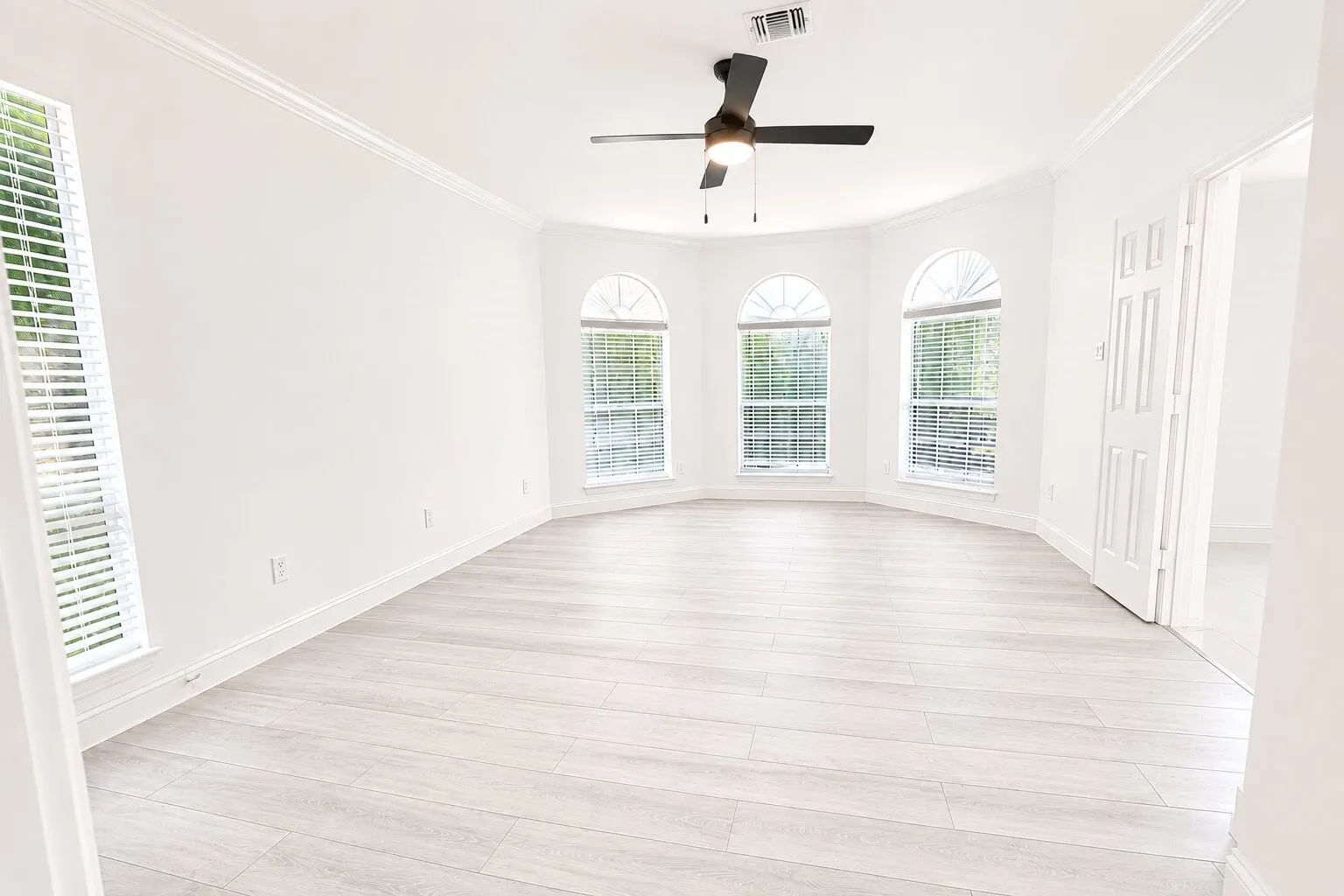 Single Family Residence For Sale in Collin County , 2357 Shinnery Oak Drive, Plano, Texas 75074, 3 Bedrooms, 3 Bathrooms, 2 Garage spaces, 2,538 Sqft, built in 1993, Price $519,995, mls#21328915, Real Estate Agent in Plano, Homes For Sale in Collin county, Homes For Sale in Plano, Realtor in Plano Texas, Real Estate Brokerage Independent Realty Texas, Luminita Cordes Realtor