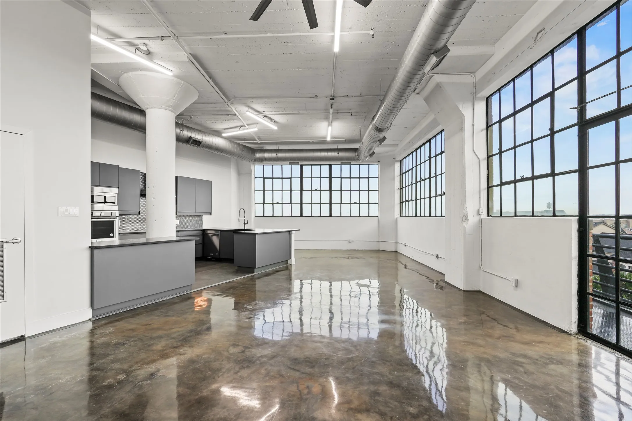 Condominium For Sale in Dallas County , 2220 Canton Street 507, Dallas, Texas 75201, 2 Bedroom, 2 Bathroom, 1 Garage spaces, 2,296 Sqft, built in 1925, mls#21328920, Real Estate Agent in Dallas, Homes For Sale in Dallas county, Homes For Sale in Dallas, Realtor in Dallas Texas, Real Estate Brokerage Independent Realty Texas, Luminita Cordes Realtor