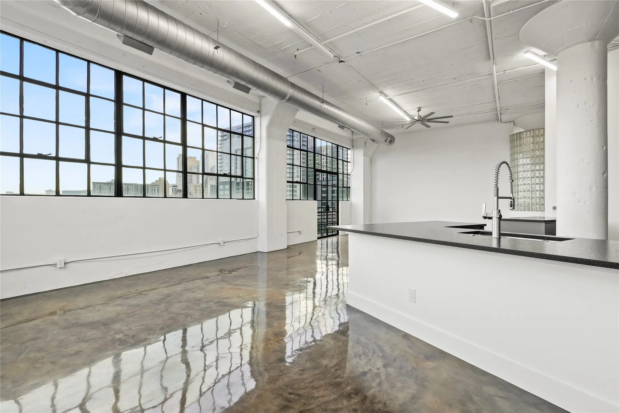 Condominium For Sale in Dallas County , 2220 Canton Street 507, Dallas, Texas 75201, 2 Bedroom, 2 Bathroom, 1 Garage spaces, 2,296 Sqft, built in 1925, mls#21328920, Real Estate Agent in Dallas, Homes For Sale in Dallas county, Homes For Sale in Dallas, Realtor in Dallas Texas, Real Estate Brokerage Independent Realty Texas, Luminita Cordes Realtor
