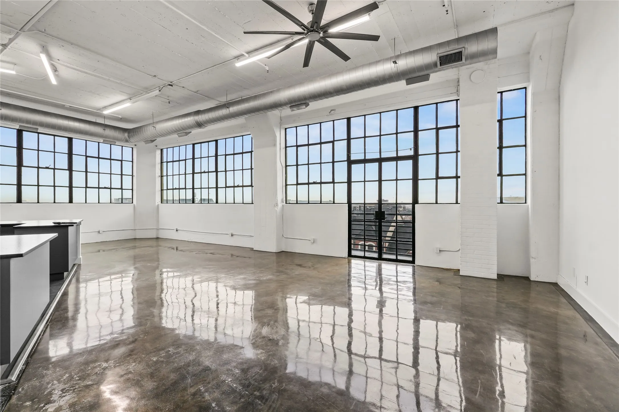 Condominium For Sale in Dallas County , 2220 Canton Street 507, Dallas, Texas 75201, 2 Bedroom, 2 Bathroom, 1 Garage spaces, 2,296 Sqft, built in 1925, mls#21328920, Real Estate Agent in Dallas, Homes For Sale in Dallas county, Homes For Sale in Dallas, Realtor in Dallas Texas, Real Estate Brokerage Independent Realty Texas, Luminita Cordes Realtor