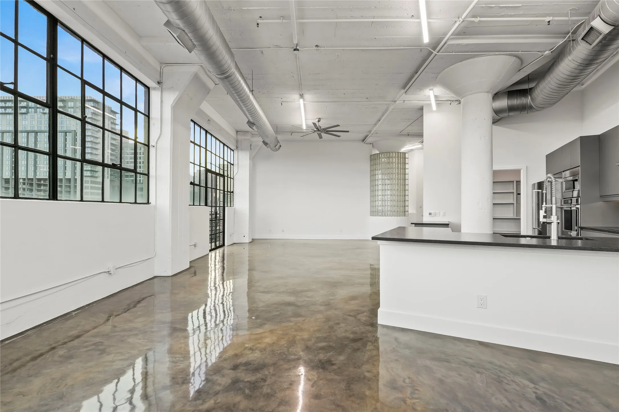 Condominium For Sale in Dallas County , 2220 Canton Street 507, Dallas, Texas 75201, 2 Bedroom, 2 Bathroom, 1 Garage spaces, 2,296 Sqft, built in 1925, mls#21328920, Real Estate Agent in Dallas, Homes For Sale in Dallas county, Homes For Sale in Dallas, Realtor in Dallas Texas, Real Estate Brokerage Independent Realty Texas, Luminita Cordes Realtor