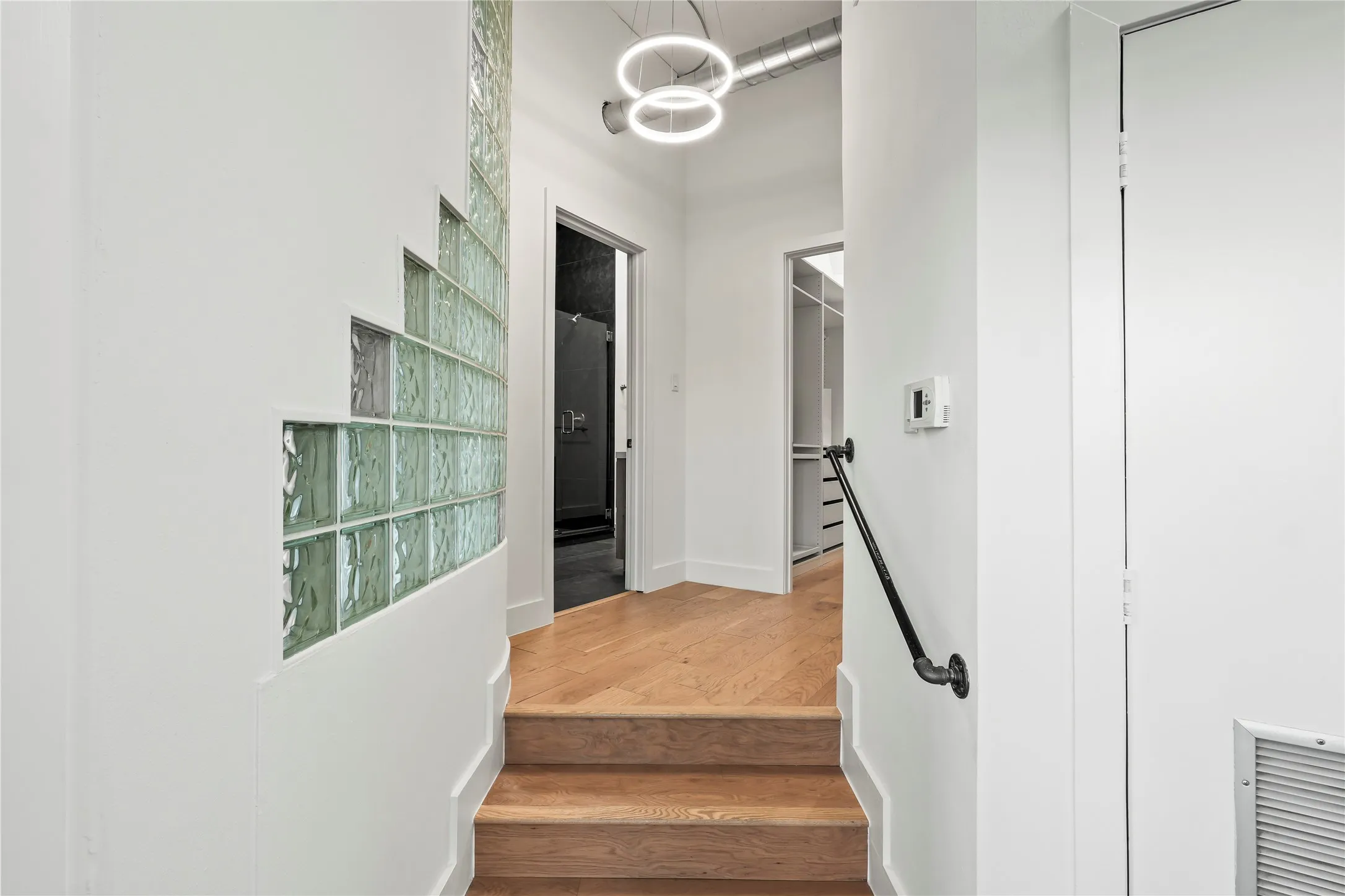 Condominium For Sale in Dallas County , 2220 Canton Street 507, Dallas, Texas 75201, 2 Bedroom, 2 Bathroom, 1 Garage spaces, 2,296 Sqft, built in 1925, mls#21328920, Real Estate Agent in Dallas, Homes For Sale in Dallas county, Homes For Sale in Dallas, Realtor in Dallas Texas, Real Estate Brokerage Independent Realty Texas, Luminita Cordes Realtor