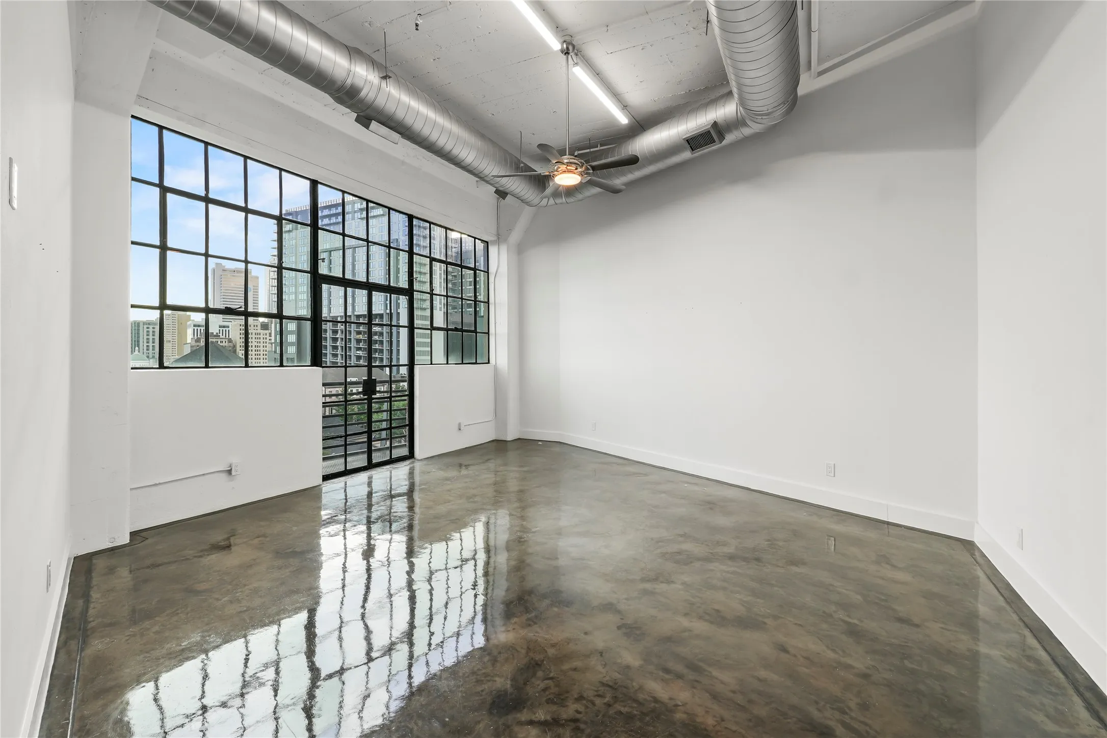 Condominium For Sale in Dallas County , 2220 Canton Street 507, Dallas, Texas 75201, 2 Bedroom, 2 Bathroom, 1 Garage spaces, 2,296 Sqft, built in 1925, mls#21328920, Real Estate Agent in Dallas, Homes For Sale in Dallas county, Homes For Sale in Dallas, Realtor in Dallas Texas, Real Estate Brokerage Independent Realty Texas, Luminita Cordes Realtor