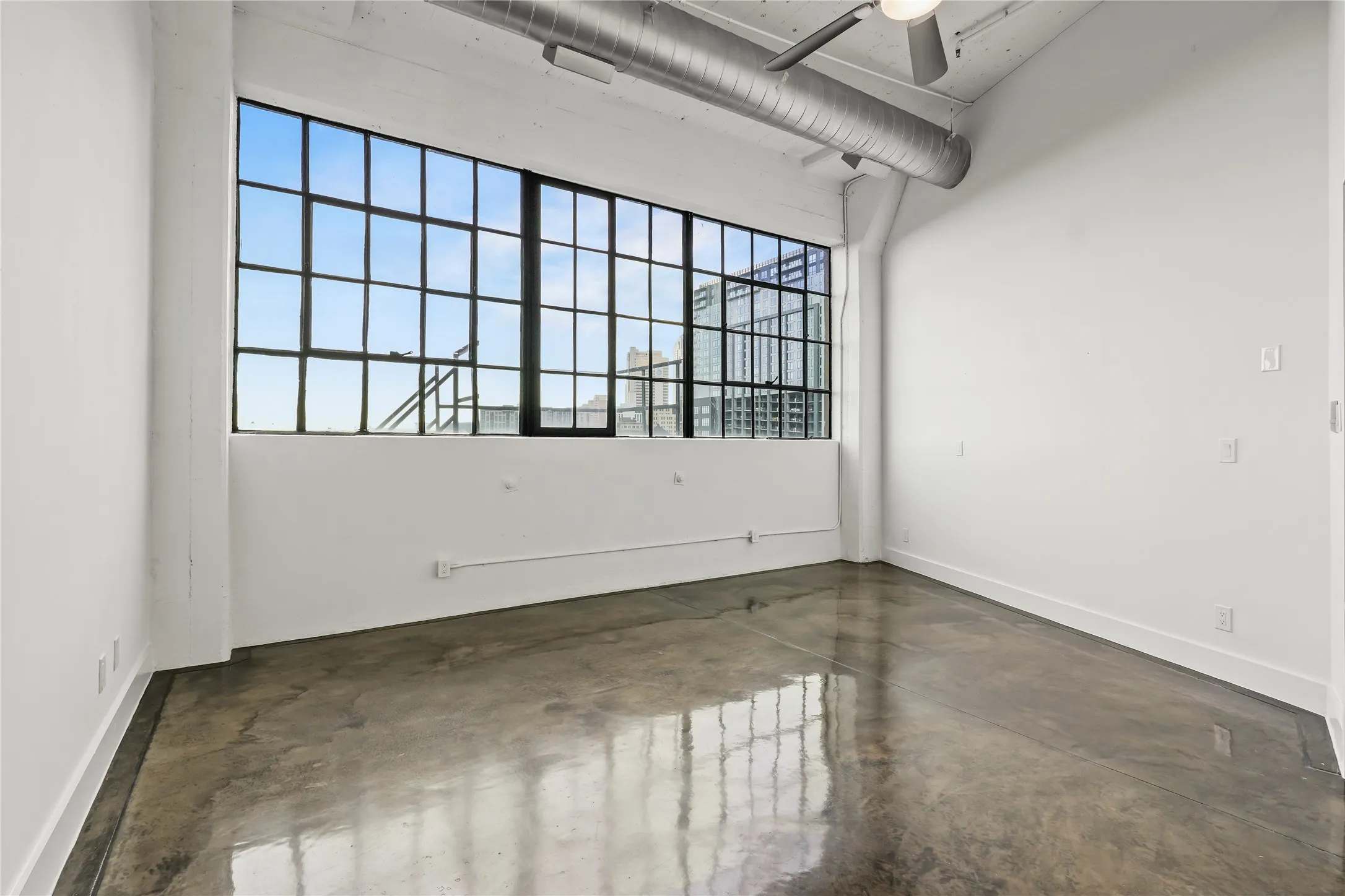 Condominium For Sale in Dallas County , 2220 Canton Street 507, Dallas, Texas 75201, 2 Bedroom, 2 Bathroom, 1 Garage spaces, 2,296 Sqft, built in 1925, mls#21328920, Real Estate Agent in Dallas, Homes For Sale in Dallas county, Homes For Sale in Dallas, Realtor in Dallas Texas, Real Estate Brokerage Independent Realty Texas, Luminita Cordes Realtor