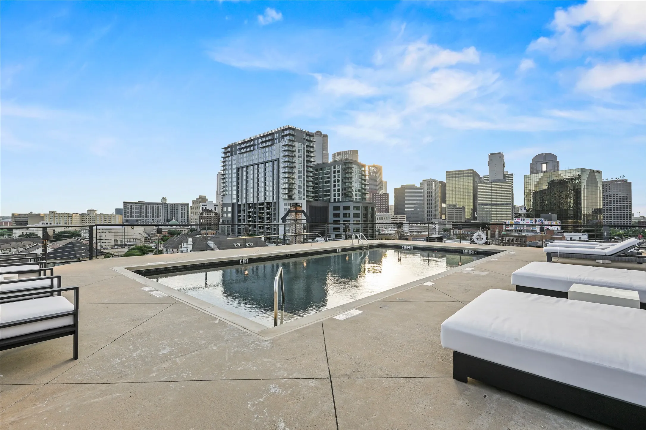 Condominium For Sale in Dallas County , 2220 Canton Street 507, Dallas, Texas 75201, 2 Bedroom, 2 Bathroom, 1 Garage spaces, 2,296 Sqft, built in 1925, mls#21328920, Real Estate Agent in Dallas, Homes For Sale in Dallas county, Homes For Sale in Dallas, Realtor in Dallas Texas, Real Estate Brokerage Independent Realty Texas, Luminita Cordes Realtor