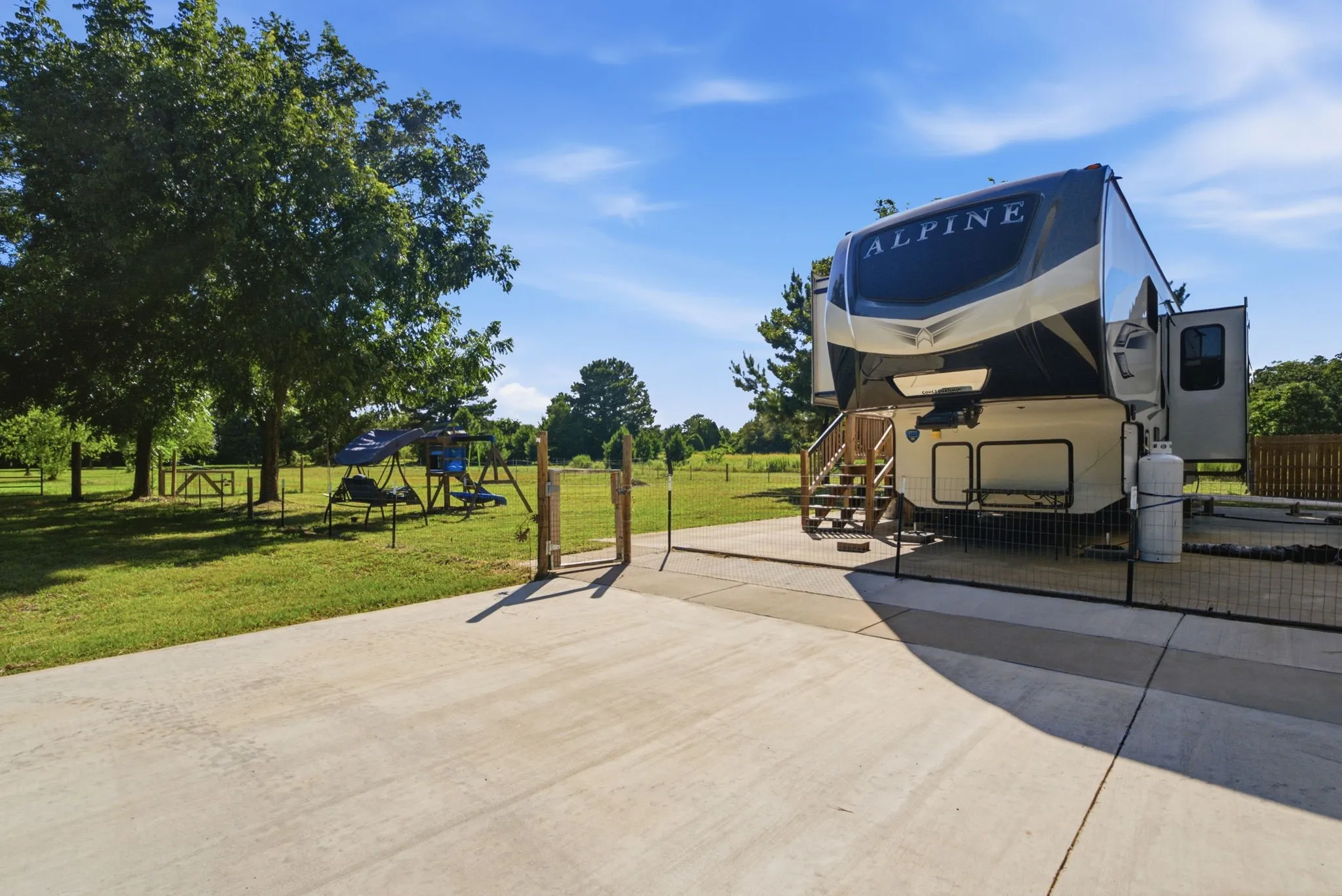 Mobile Home For Sale in Van Zandt County , 719 Vz County Road 4418, Canton, Texas 75103, 3 Bedroom, 2 Bathroom, 3 Garage spaces, 1,456 Sqft, built in 2019, mls#21326860, Real Estate Agent in Canton, Homes For Sale in Van Zandt county, Homes For Sale in Canton, Realtor in Canton Texas, Real Estate Brokerage Independent Realty Texas, Luminita Cordes Realtor