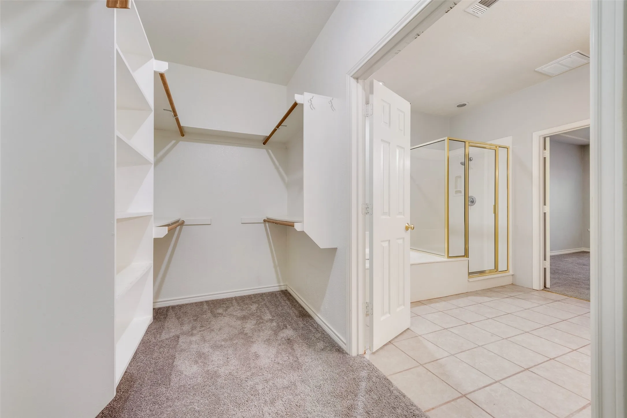 Duplex For Rent in Denton County , 739 Harbour Town Drive, Lake Dallas, Texas 75065, 3 Bedroom, 2 Bathroom, 2 Garage spaces, 1,601 Sqft, built in 1998, mls#21328087, Real Estate Agent in Lake Dallas, Homes For Rent in Denton county, Homes For Rent in Lake Dallas, Realtor in Lake Dallas Texas, Real Estate Brokerage Independent Realty Texas, Luminita Cordes Realtor