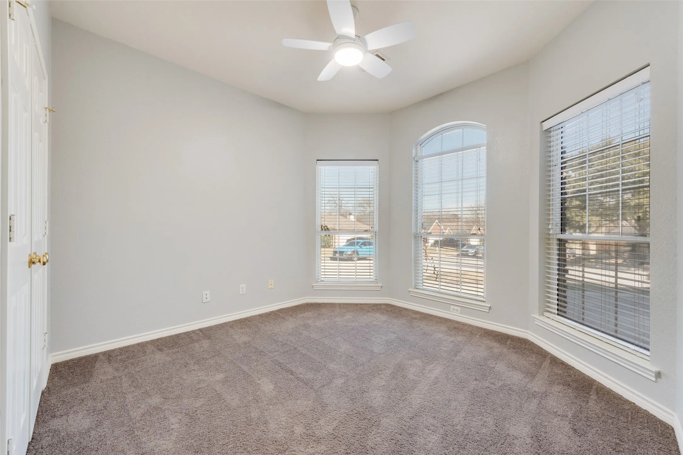Duplex For Rent in Denton County , 739 Harbour Town Drive, Lake Dallas, Texas 75065, 3 Bedroom, 2 Bathroom, 2 Garage spaces, 1,601 Sqft, built in 1998, mls#21328087, Real Estate Agent in Lake Dallas, Homes For Rent in Denton county, Homes For Rent in Lake Dallas, Realtor in Lake Dallas Texas, Real Estate Brokerage Independent Realty Texas, Luminita Cordes Realtor