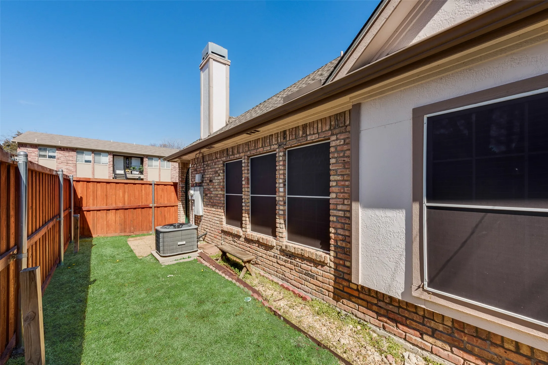Duplex For Rent in Denton County , 739 Harbour Town Drive, Lake Dallas, Texas 75065, 3 Bedroom, 2 Bathroom, 2 Garage spaces, 1,601 Sqft, built in 1998, mls#21328087, Real Estate Agent in Lake Dallas, Homes For Rent in Denton county, Homes For Rent in Lake Dallas, Realtor in Lake Dallas Texas, Real Estate Brokerage Independent Realty Texas, Luminita Cordes Realtor